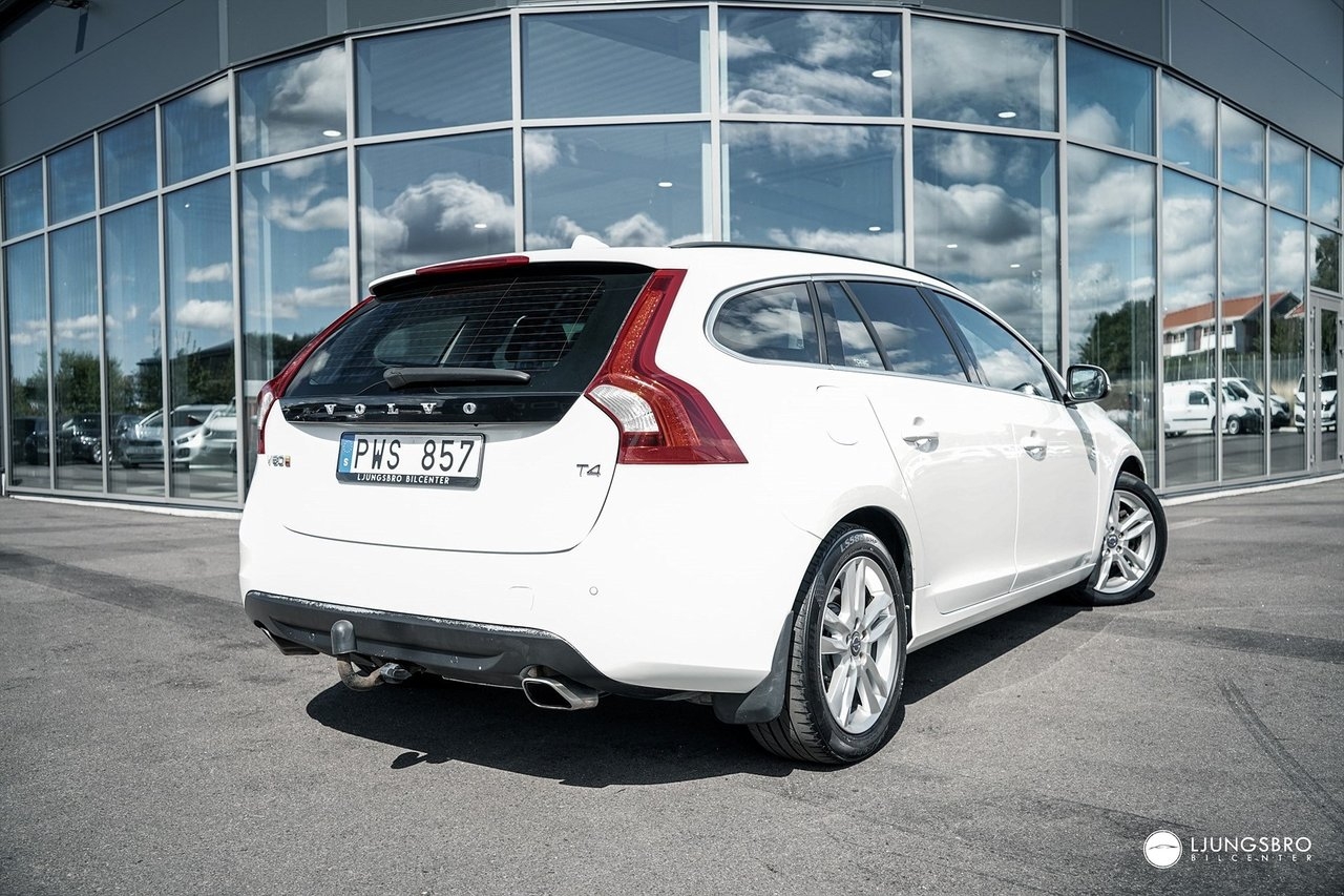 Volvo V60 T4 Momentum 180hk / Drag 2012, bild 2/7