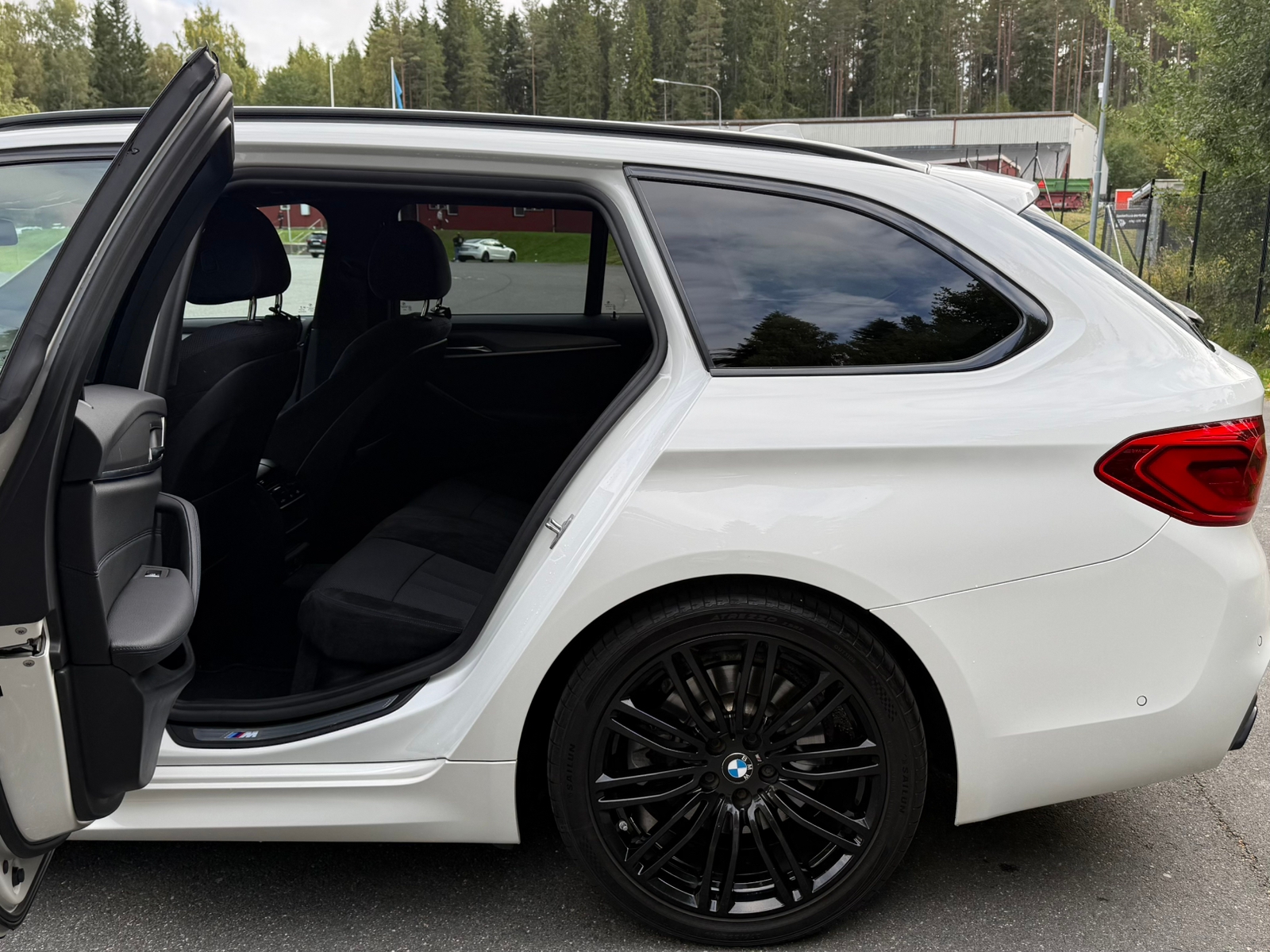 BMW 520 2019, bild 6/9