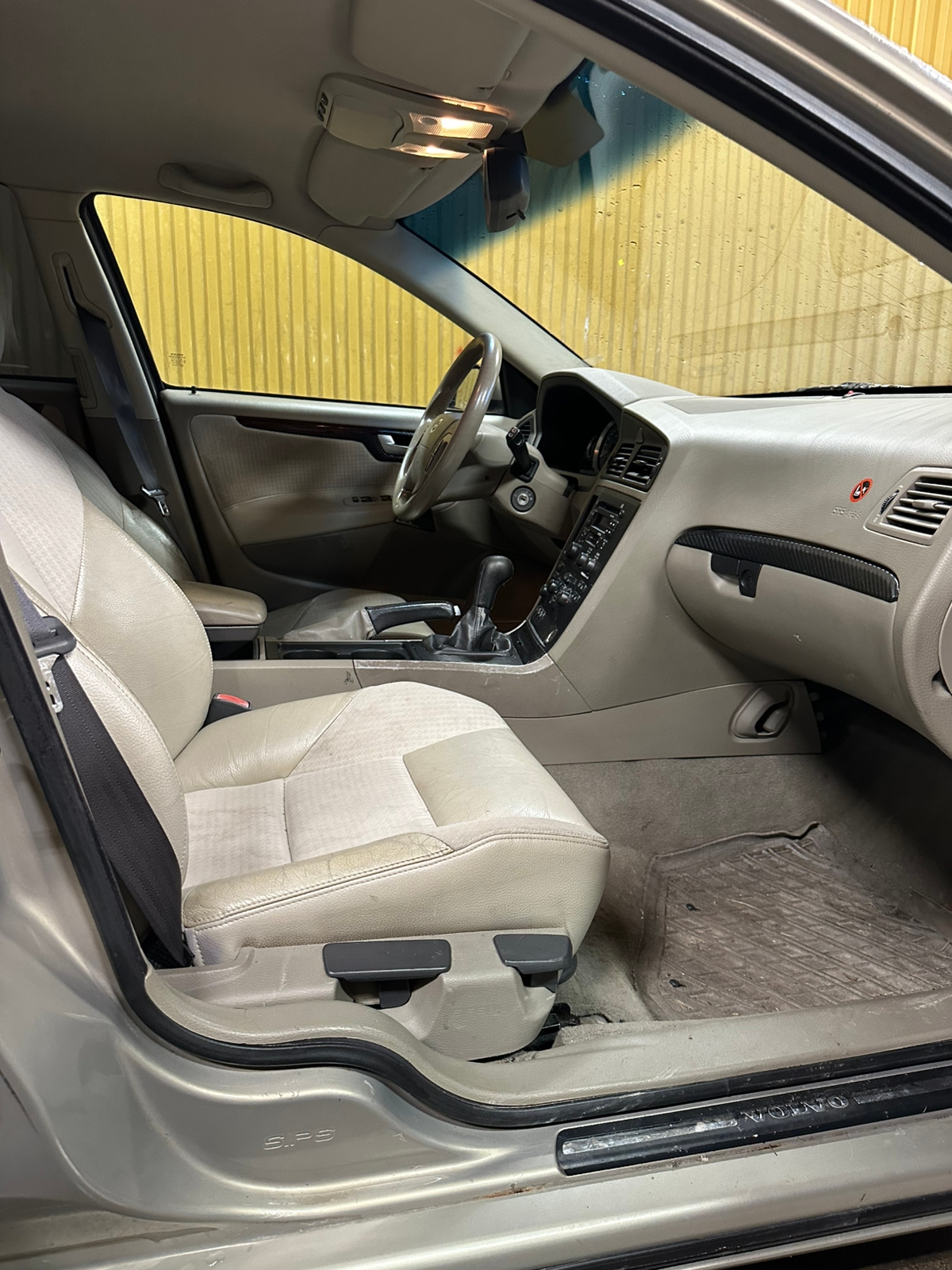 Volvo V70 2.5T Manuell 2004, bild 7/8