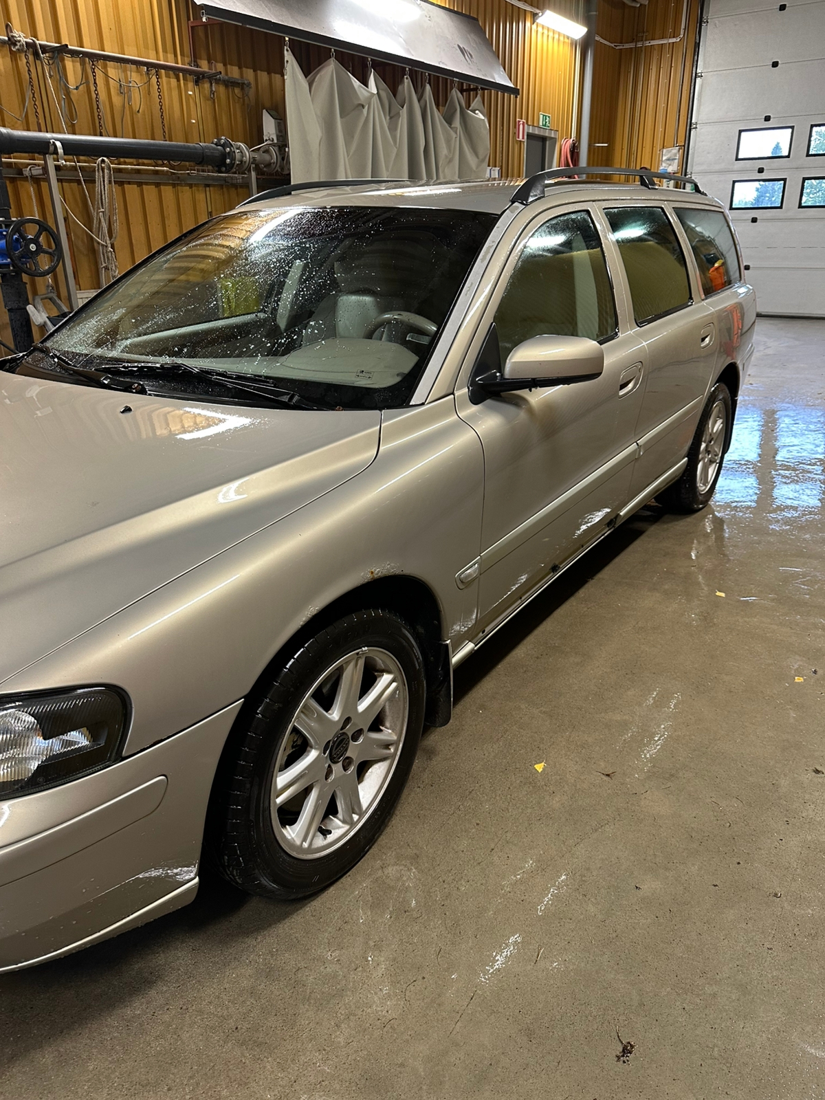 Volvo V70 2.5T Manuell 2004, bild 2/8