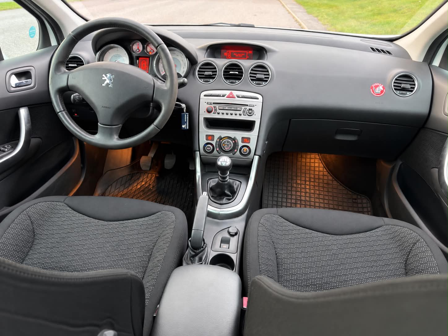 Peugeot 308 SW 1.6 HDi 2011, bild 5/9
