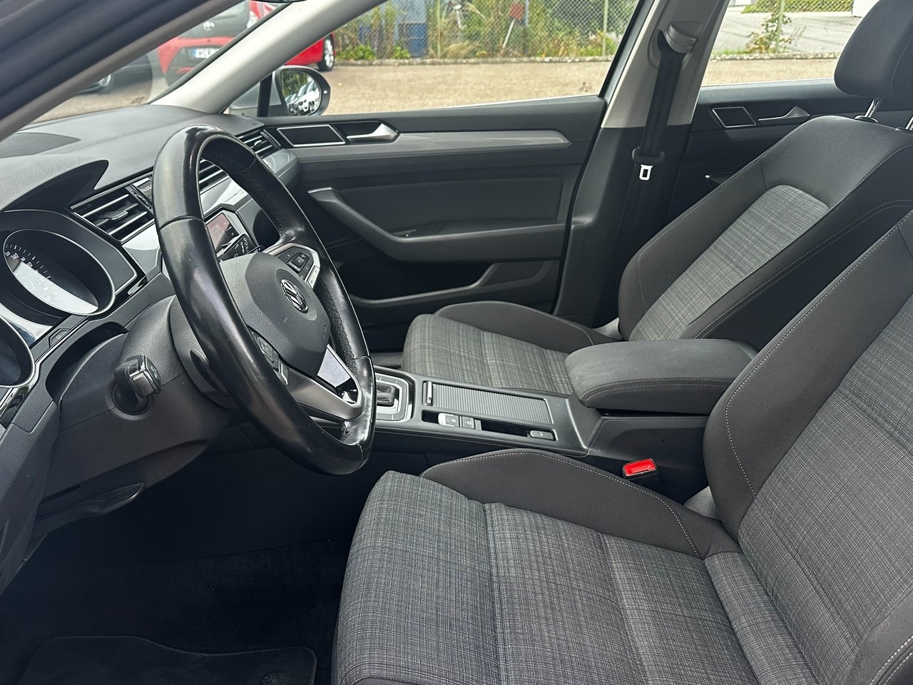 Volkswagen Passat 2020, bild 5/10