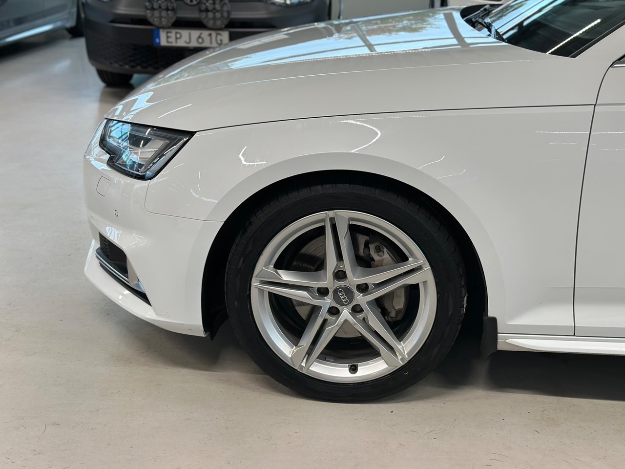 Audi A4 2019, kuva 4/10