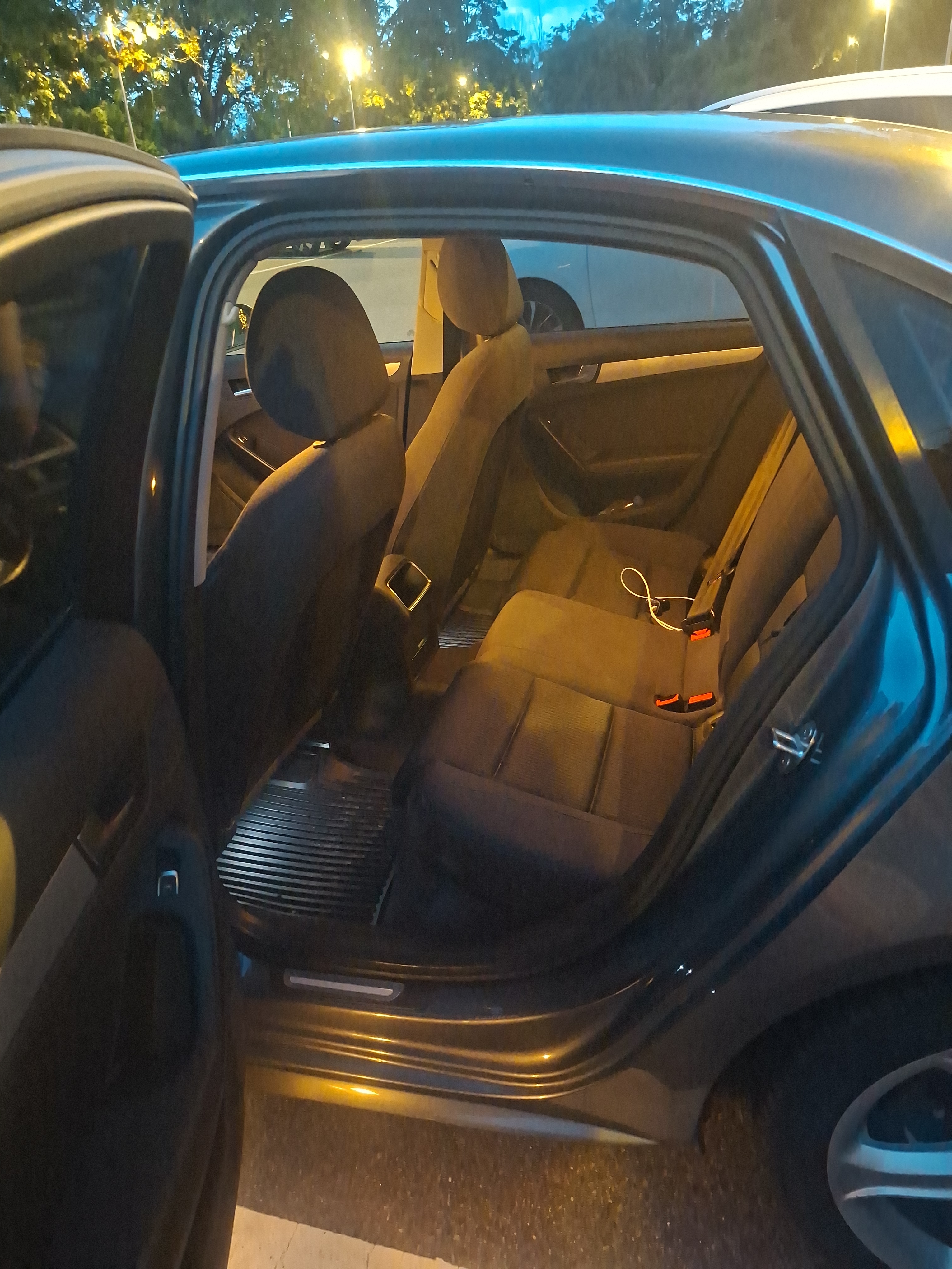 Audi A4 Sedan 2.0 TDI DPF Multitronic 2013, bild 7/7