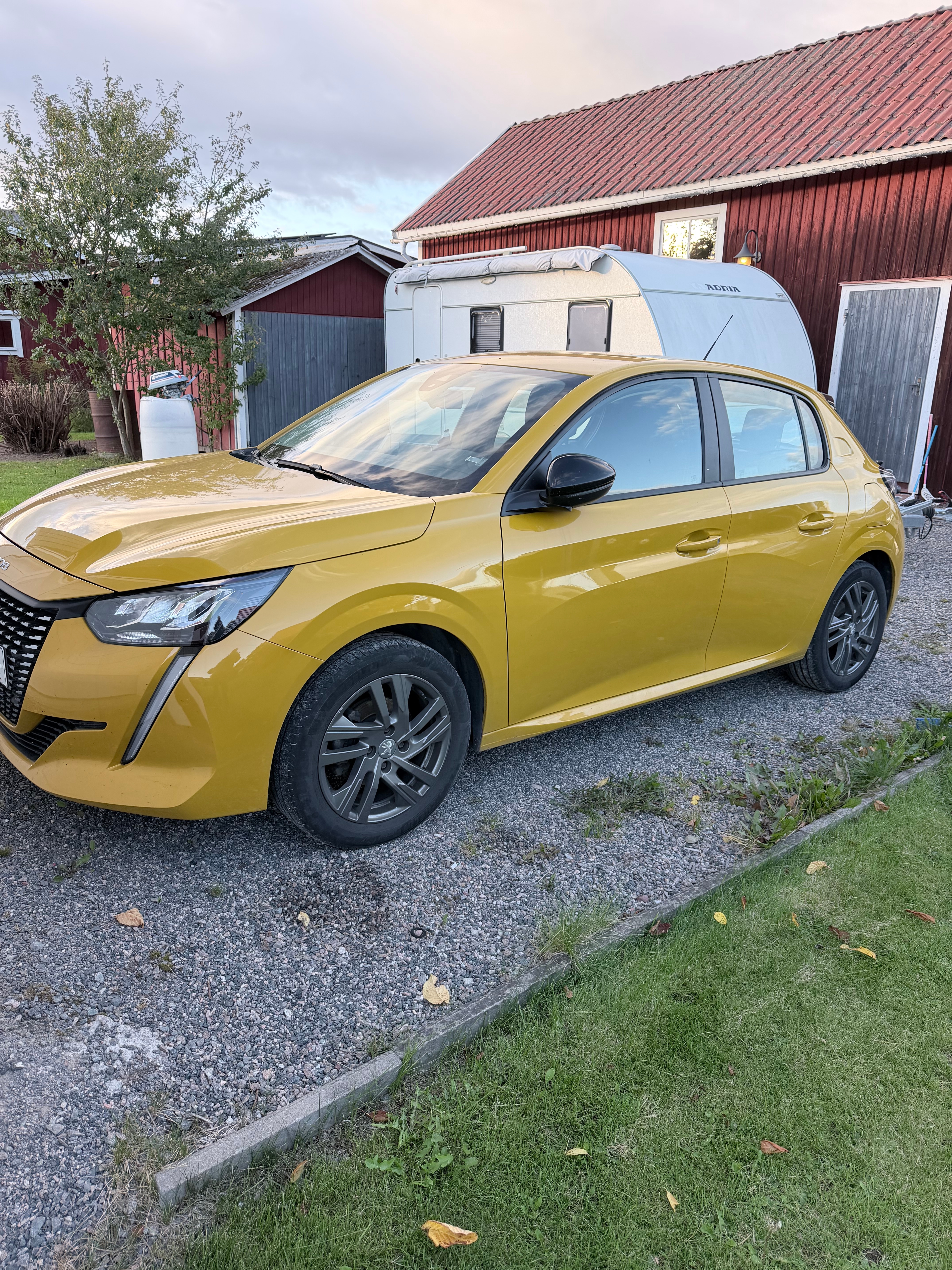 Peugeot 208 1.2 PureTech 75 Manuell 2022, bild 2/2