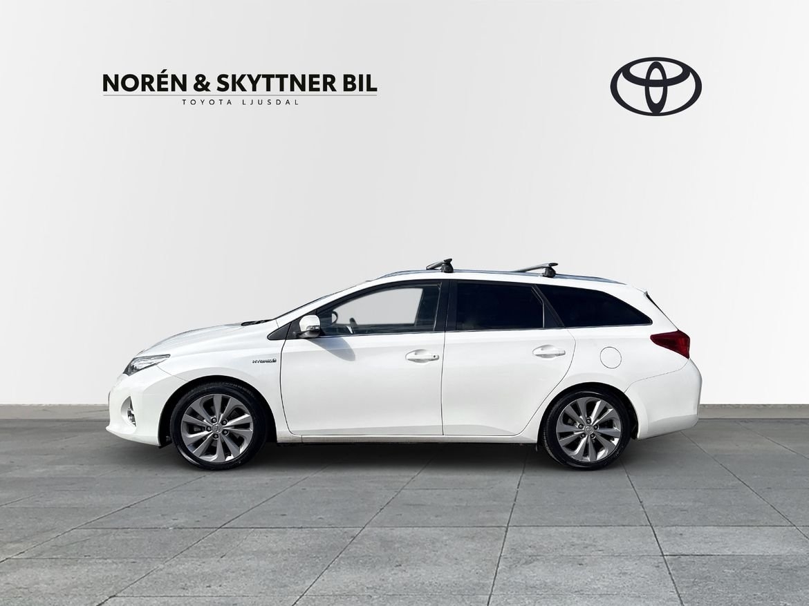 Toyota Auris 1.8 HYBRID TOU 2014, kuva 3/10