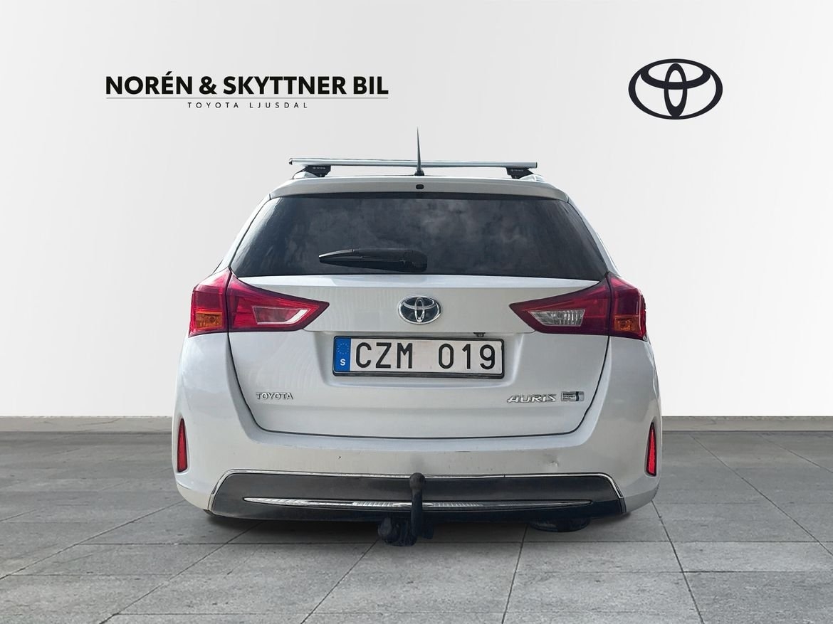 Toyota Auris 1.8 HYBRID TOU 2014, kuva 4/10