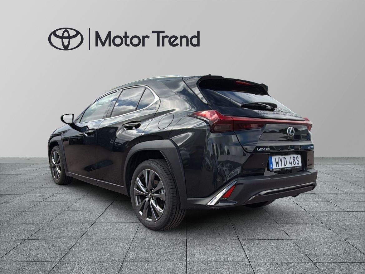 Lexus UX 300h F SPORT DESIGN FWD 2026, bild 3/10