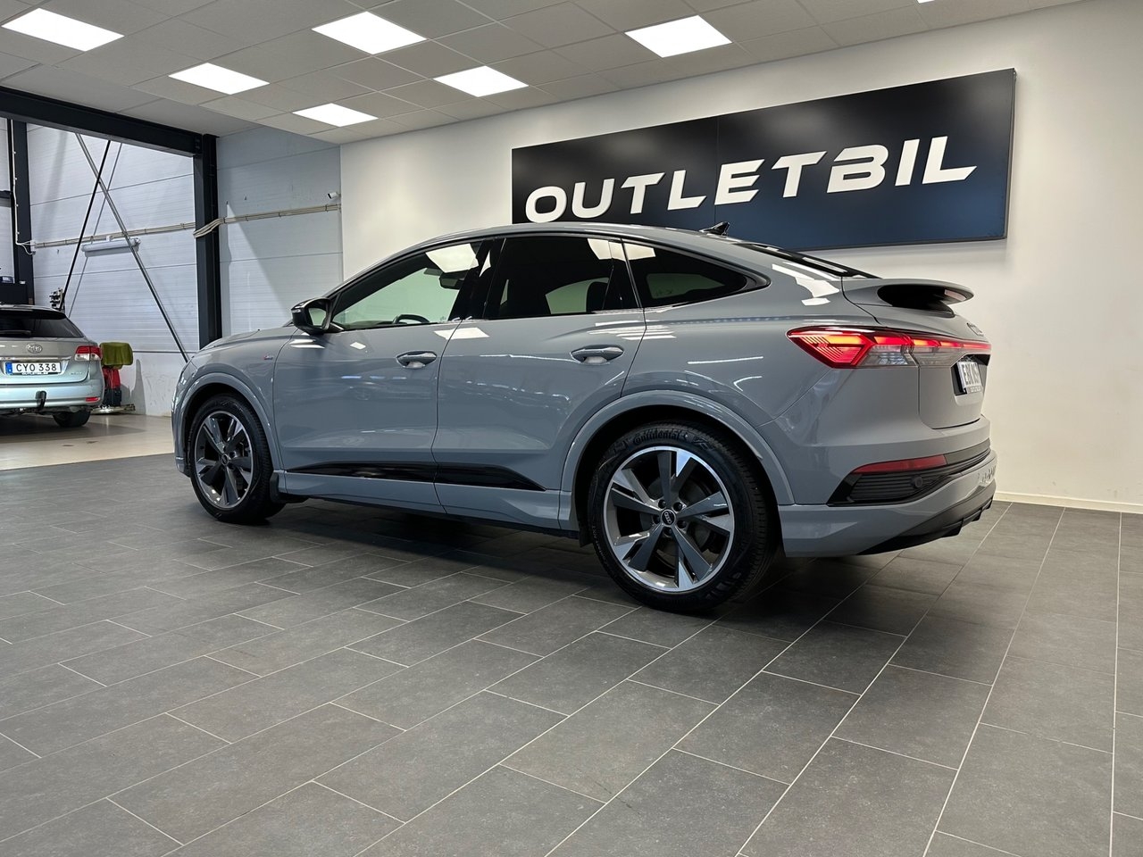 Audi Q4 e-tron 2022, photo 4/10