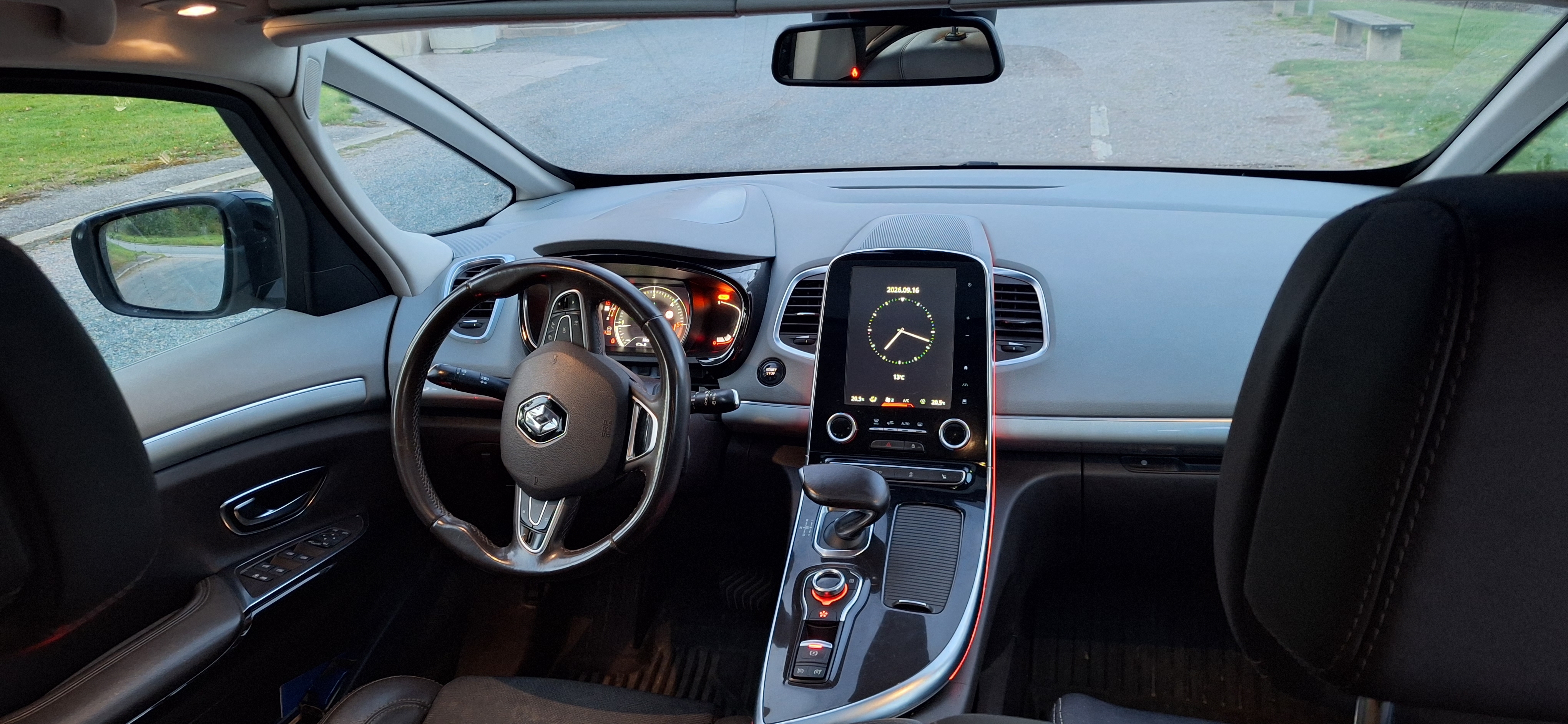 Renault Espace 1.6 dCi EDC 2015, photo 2/5