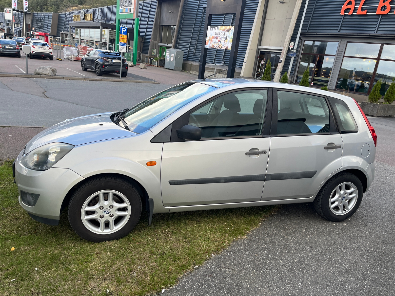 Ford Fiesta 5-dörrar 1.4 Manuell 2006, bild 2/10
