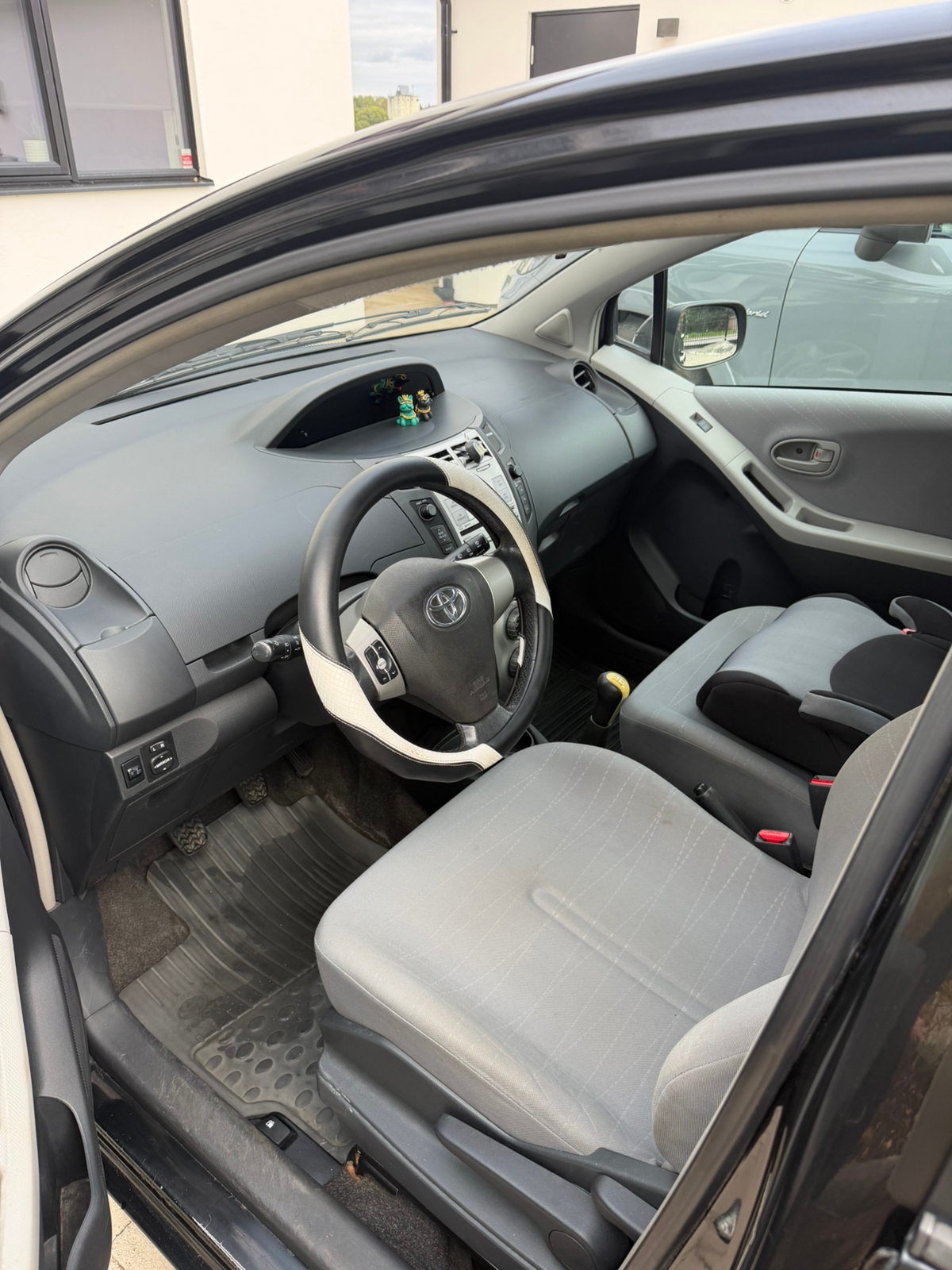 Toyota Yaris 5-dörrar 1.3 VVT-i Manuell 2006, bild 5/6