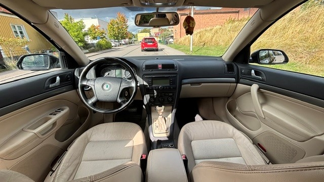 Skoda Octavia 2.0 FSI TipTronic Elegance 2008, photo 7/10