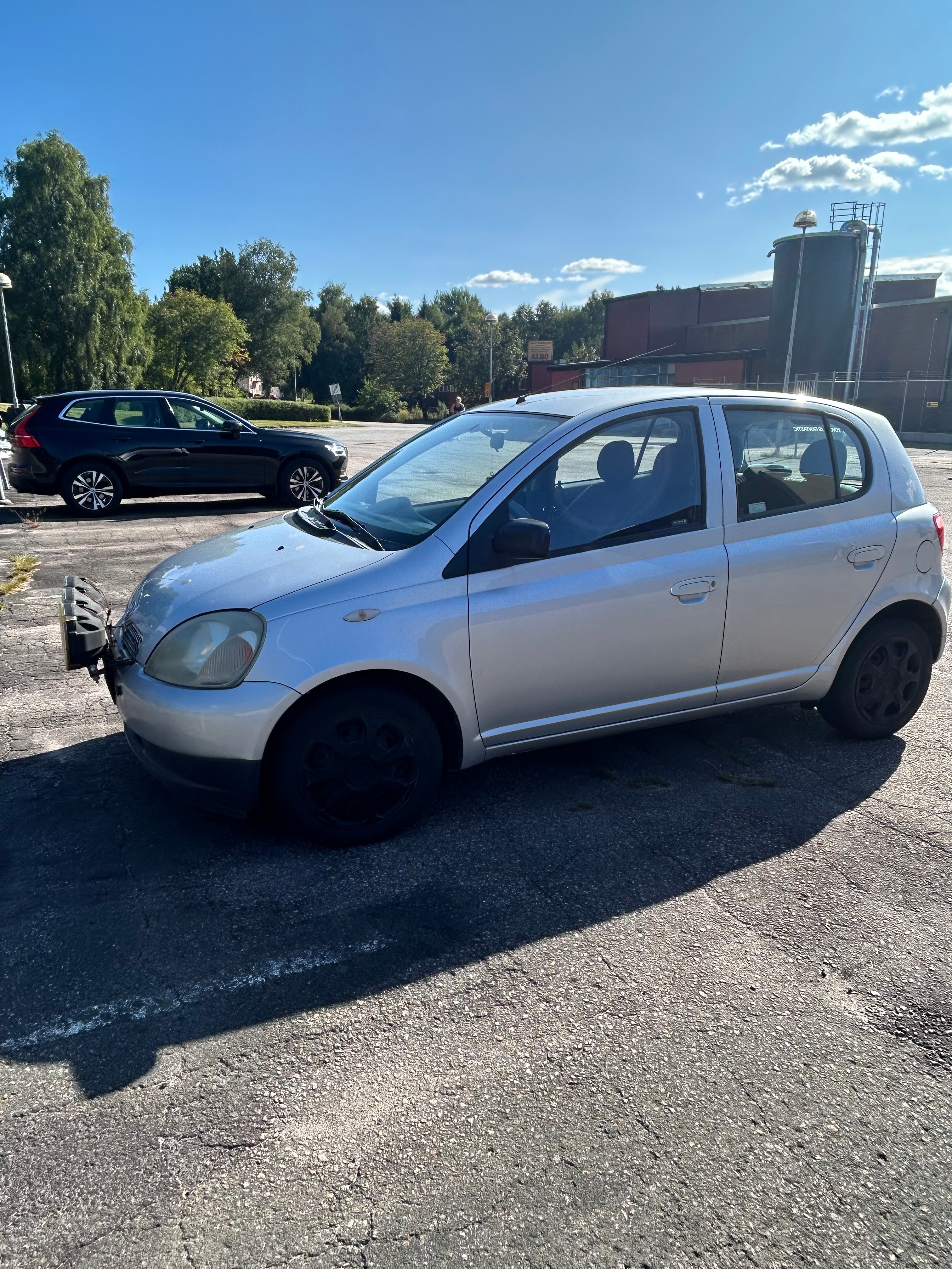 Toyota Yaris 5-dörrar 1.3 VVT-i Manuell 2000, bild 3/10
