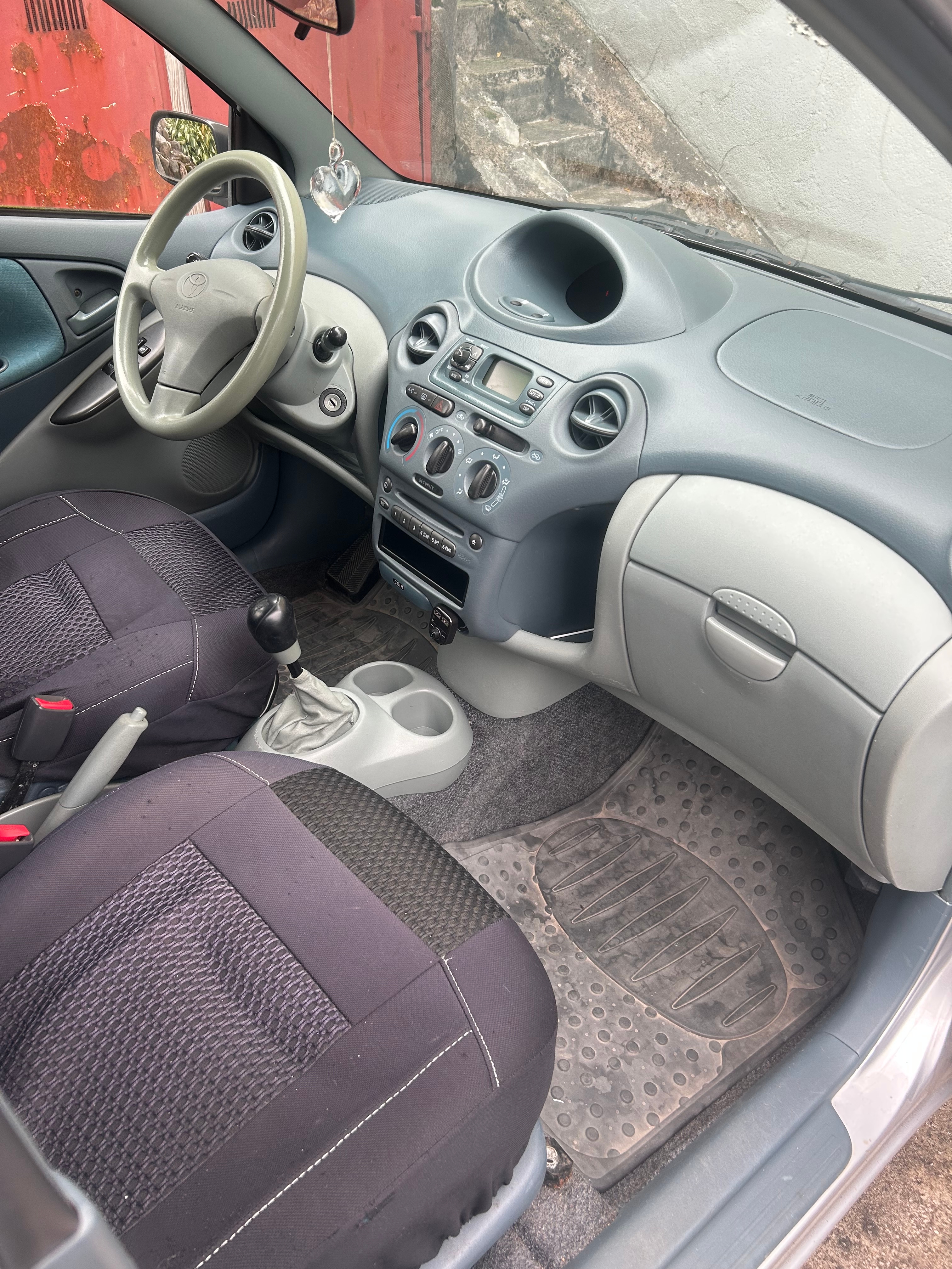Toyota Yaris 5-dörrar 1.3 VVT-i Manuell 2000, bild 6/10