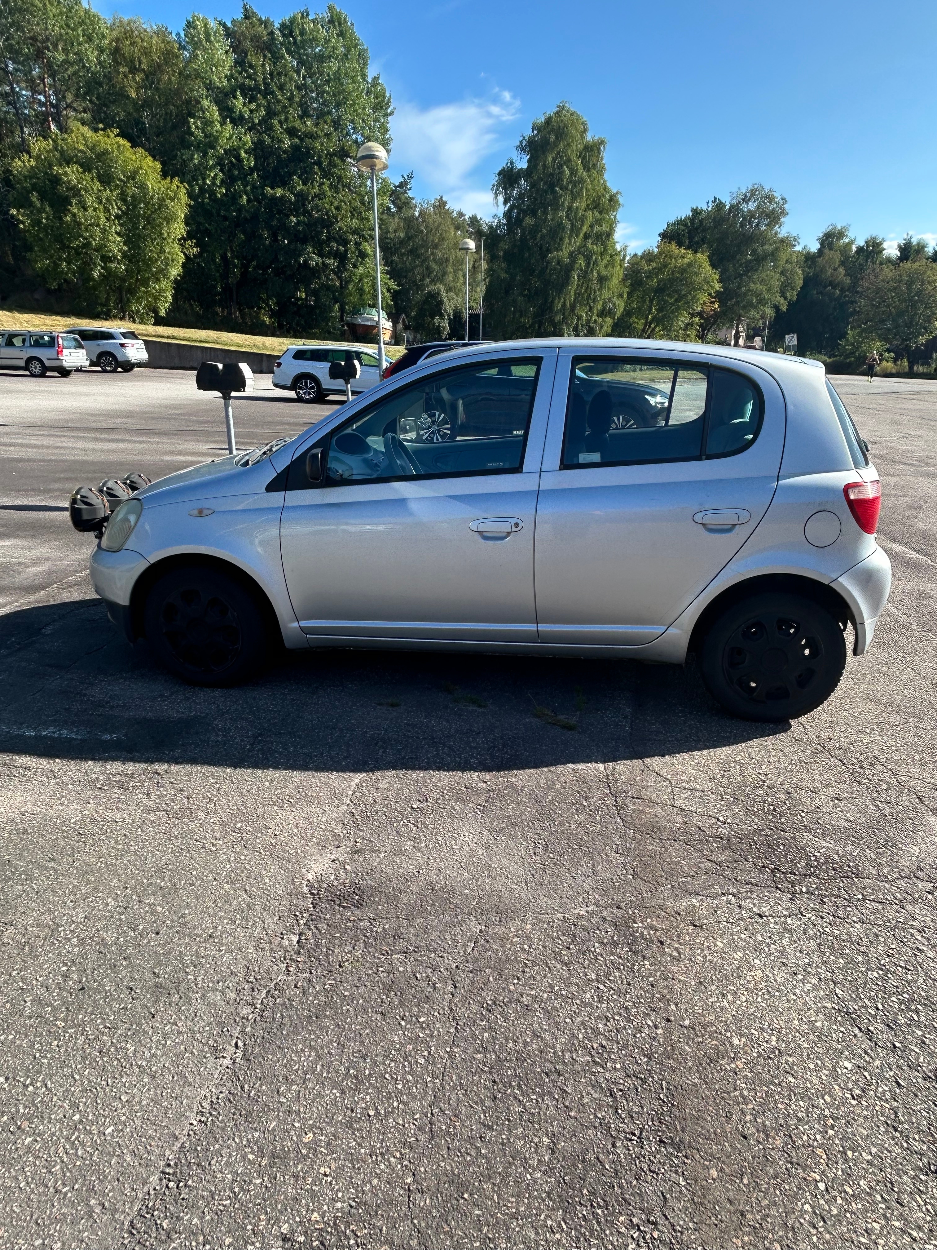 Toyota Yaris 5-dörrar 1.3 VVT-i Manuell 2000, bild 4/10