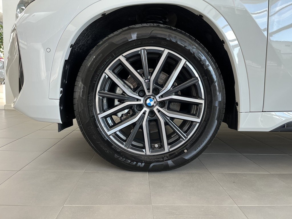 BMW iX1 2026, photo 4/10