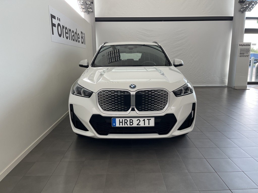 BMW iX1 2026, photo 2/10