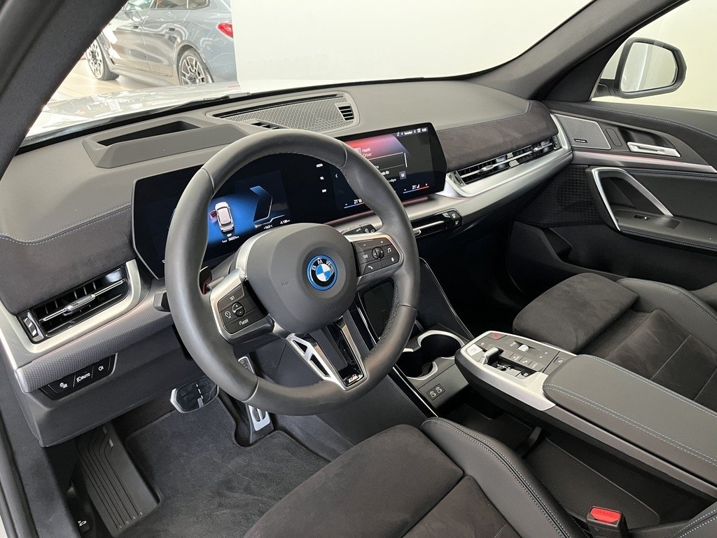 BMW iX1 2026, photo 7/10