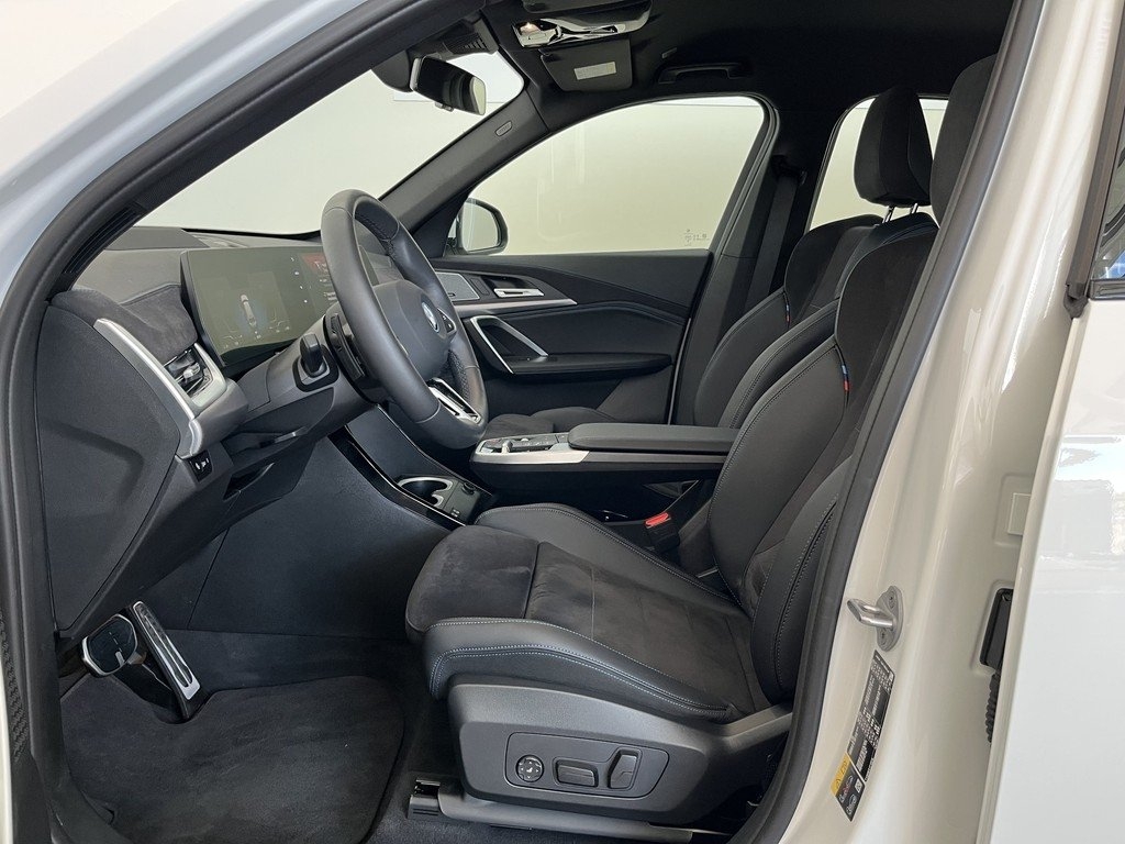 BMW iX1 2026, photo 5/10