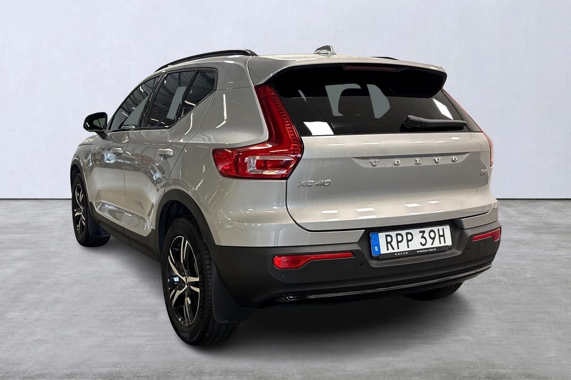 Volvo XC40 B3 FWD Bensin Plus Dark 2025, bild 4/10