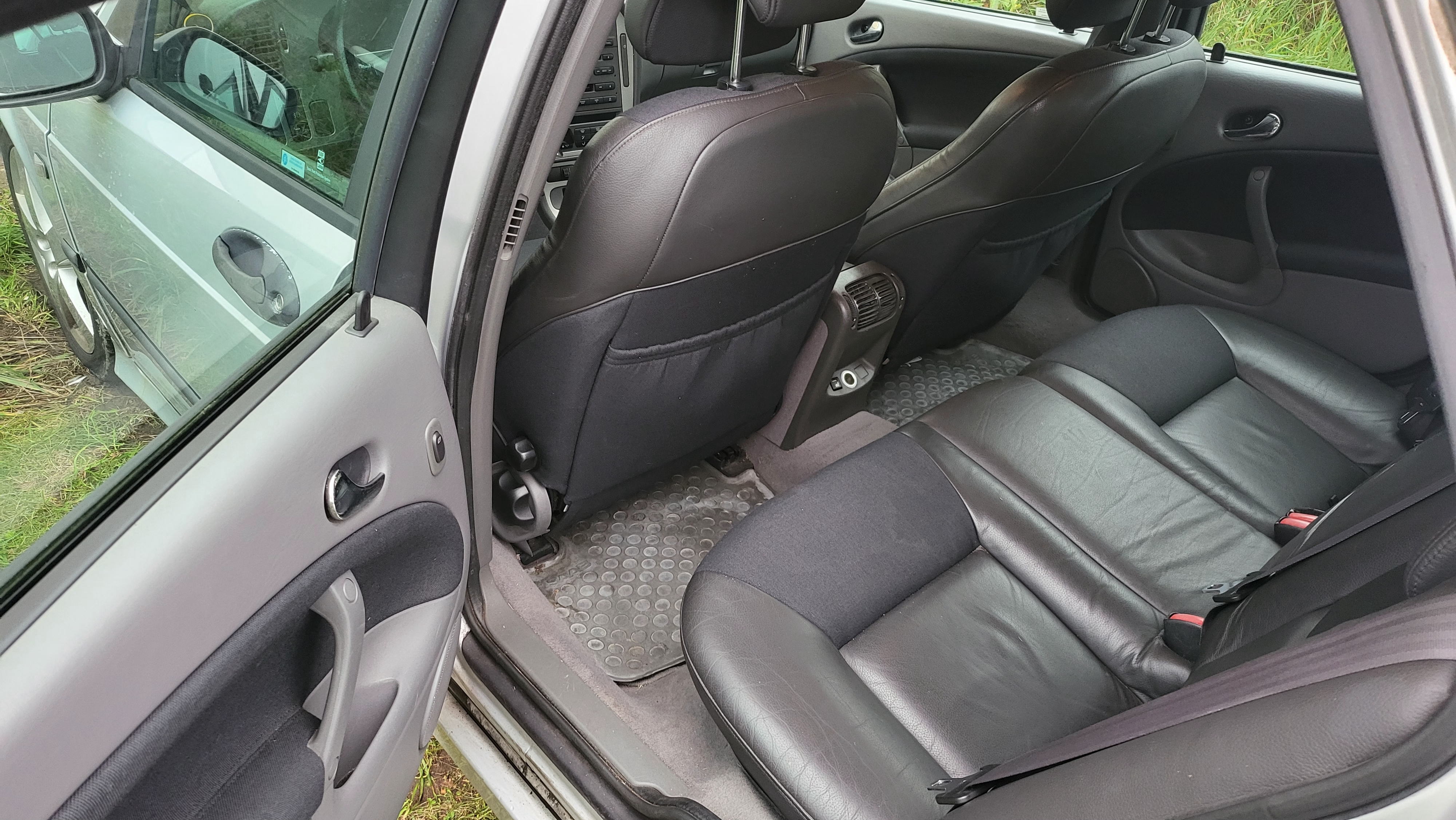 Saab 9-5 Vector SportCombi 2.3t Manuell 2002, bild 6/7