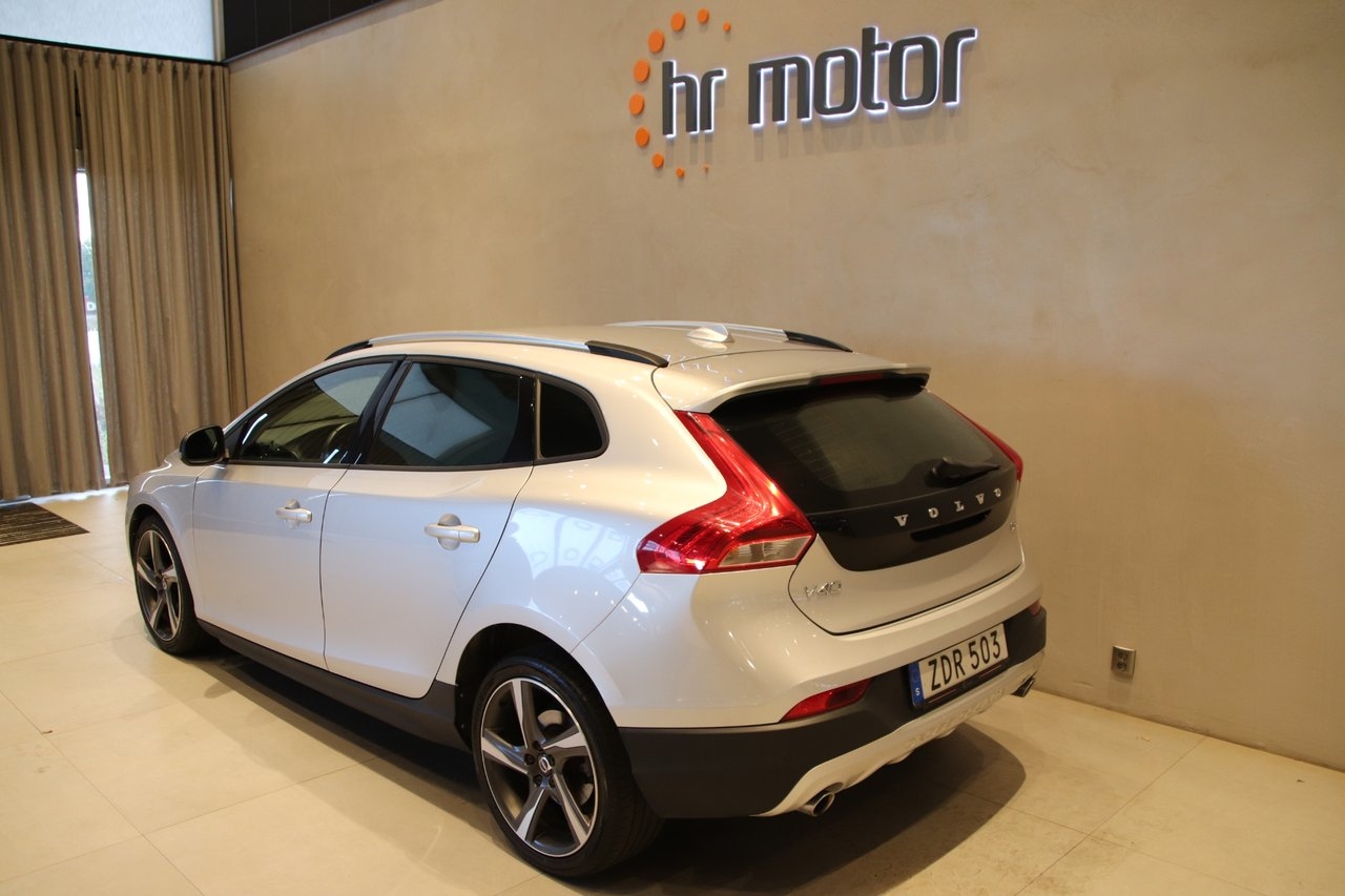 Volvo V40 Cross Country 2018, photo 4/15