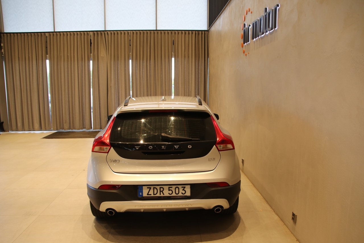 Volvo V40 Cross Country 2018, photo 5/15