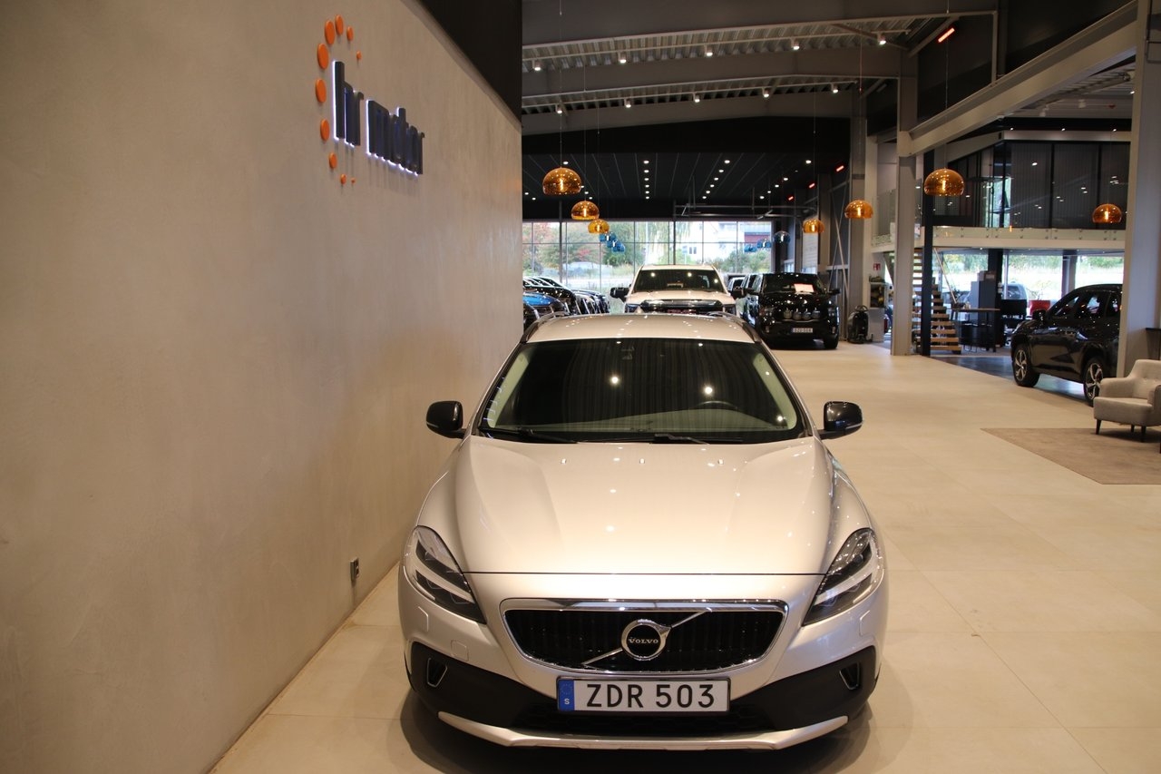 Volvo V40 Cross Country 2018, photo 2/15