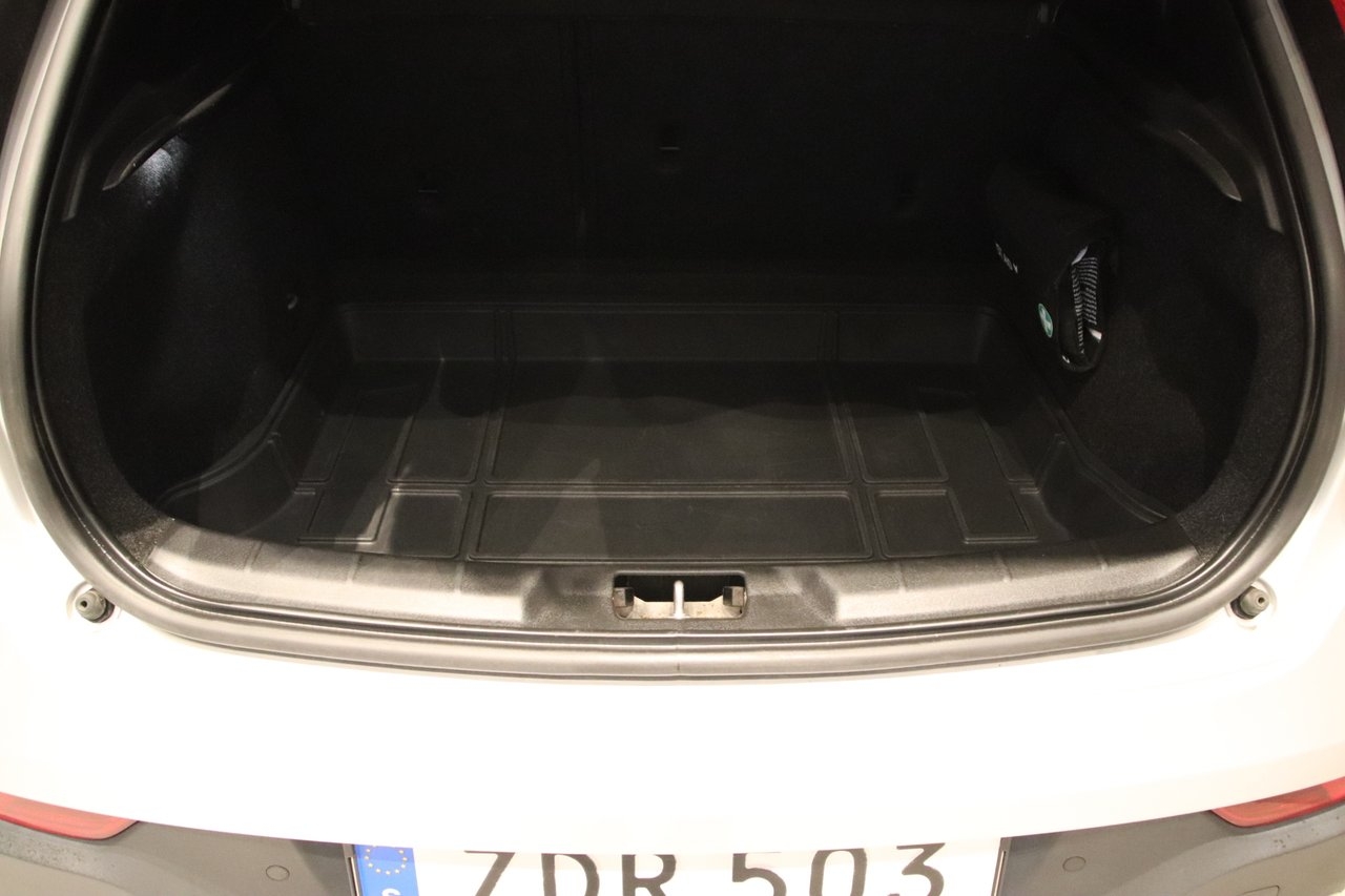 Volvo V40 Cross Country 2018, photo 7/15