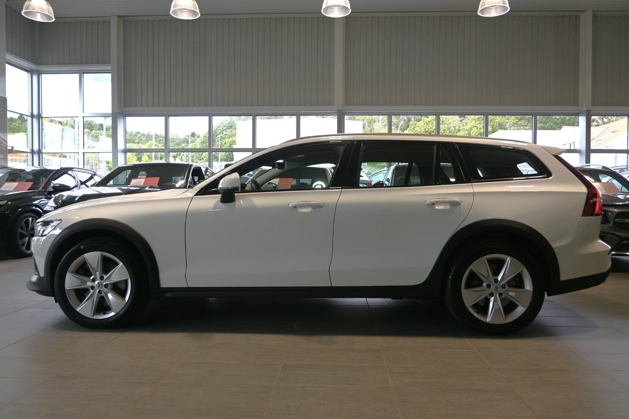 Volvo V60 Cross Country 2022, bild 2/10