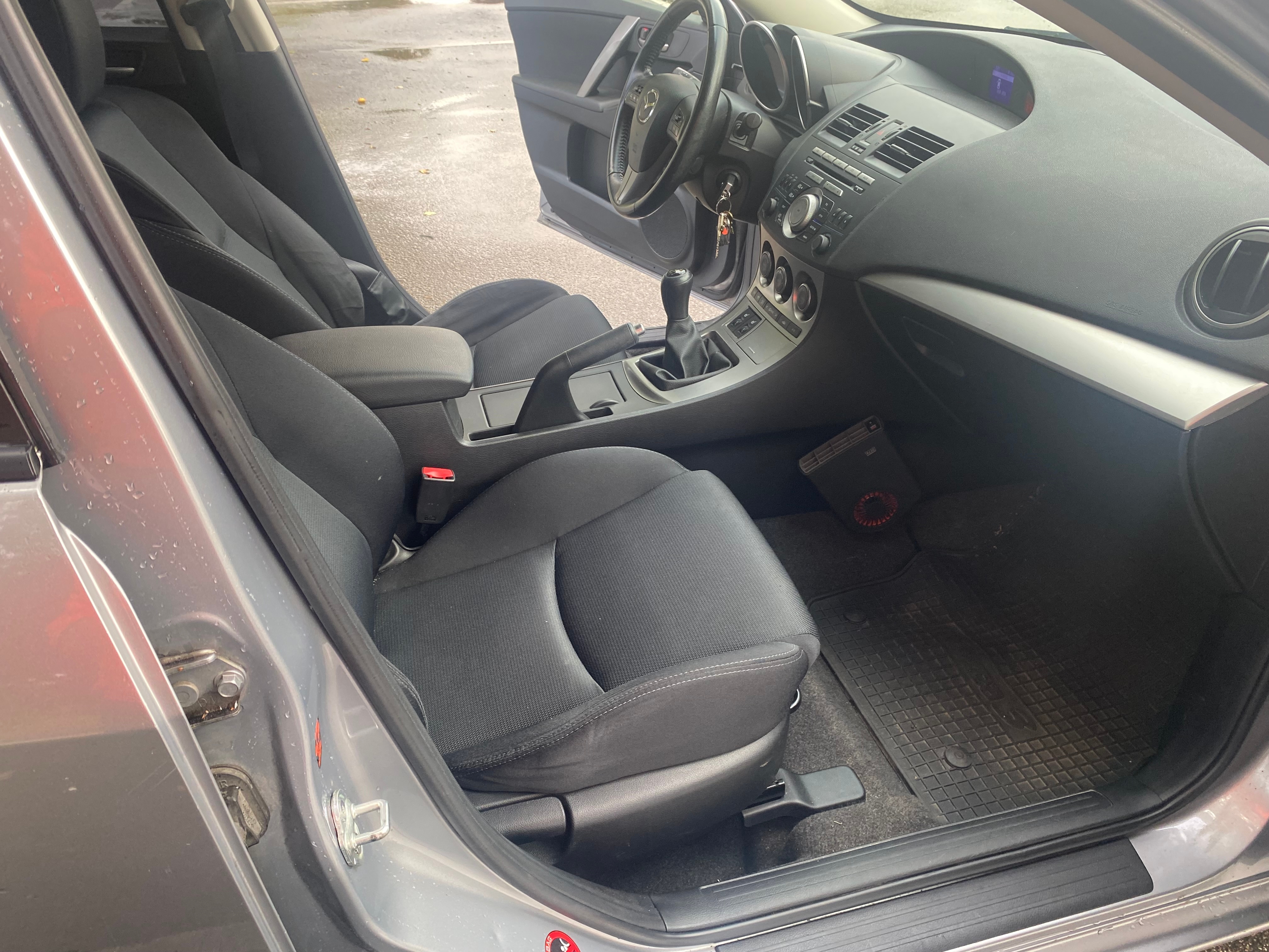 Mazda 3 Sport 2.0 MZR-DISI Manuell 2011, bild 7/10