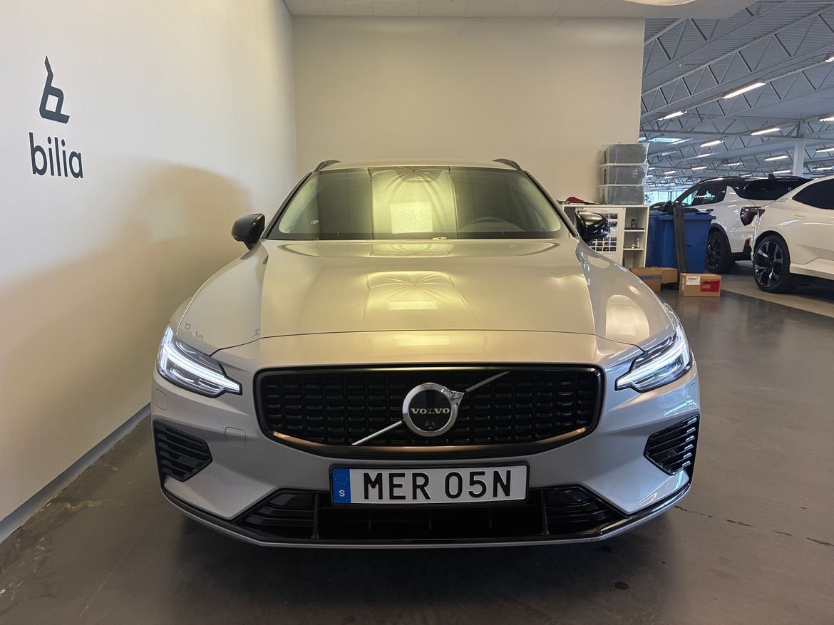 Volvo V60 2025, photo 2/10