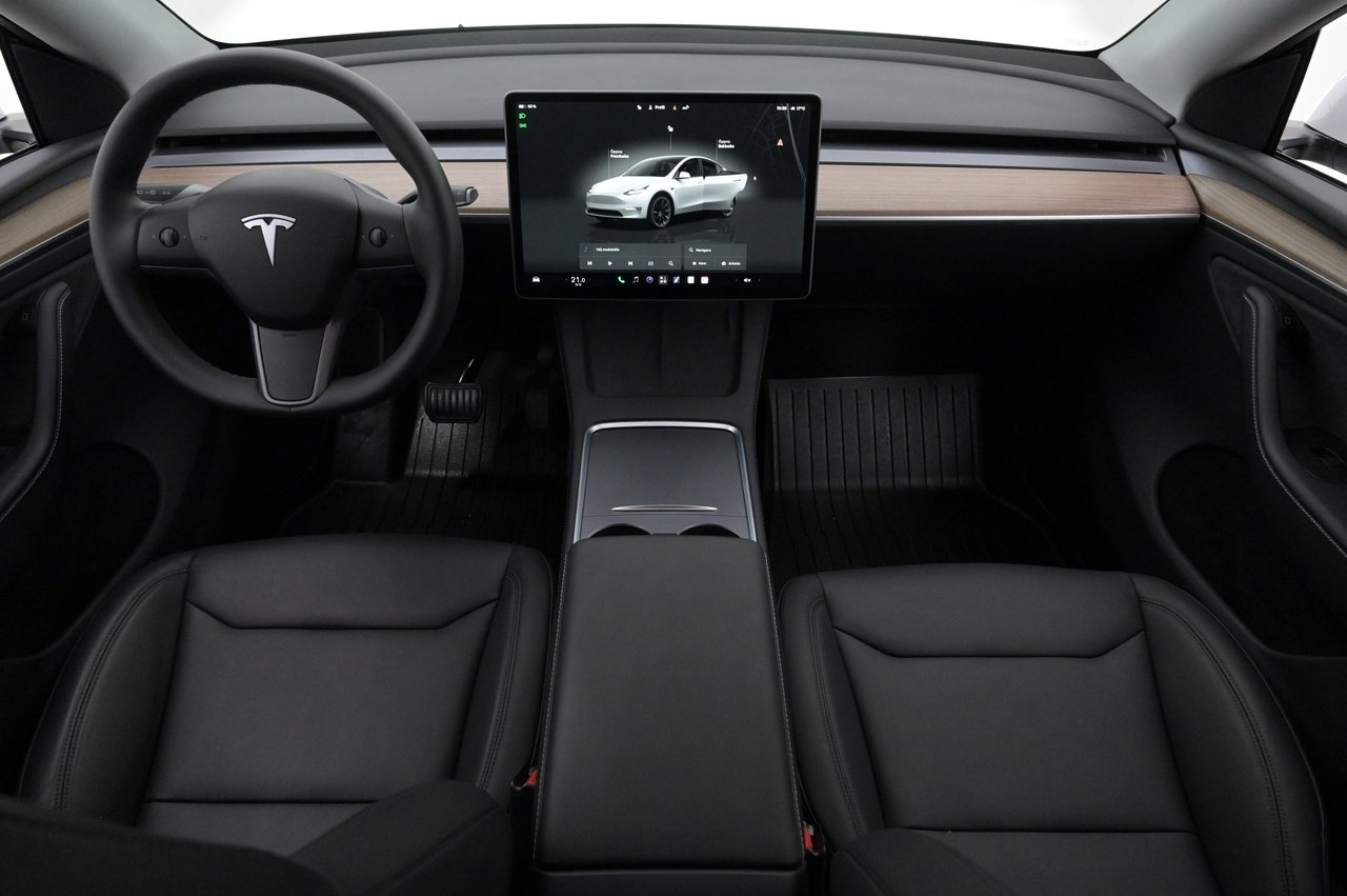 Tesla Model Y 2024, photo 6/10