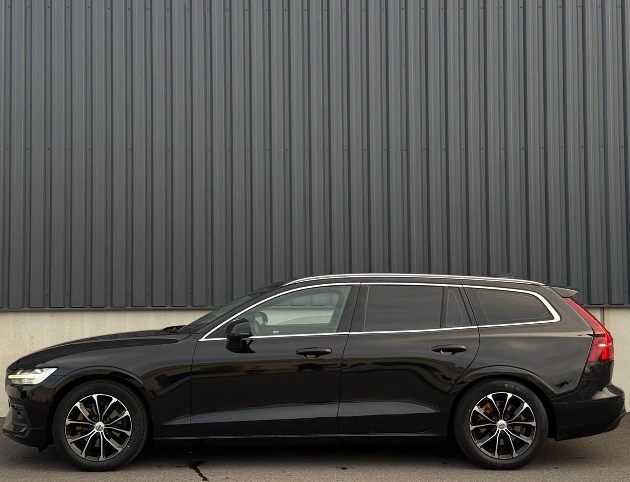 Volvo V60 2021, kuva 6/10