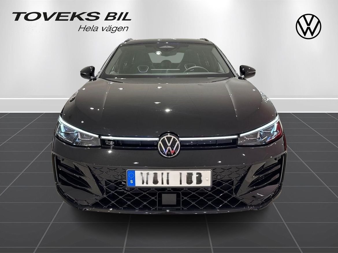 Volkswagen Passat R-line 272hk eHybrid 2027, bild 2/10