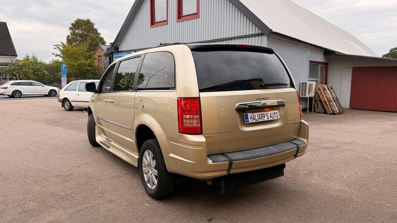 Chrysler Town & Country 2010, bild 3/10