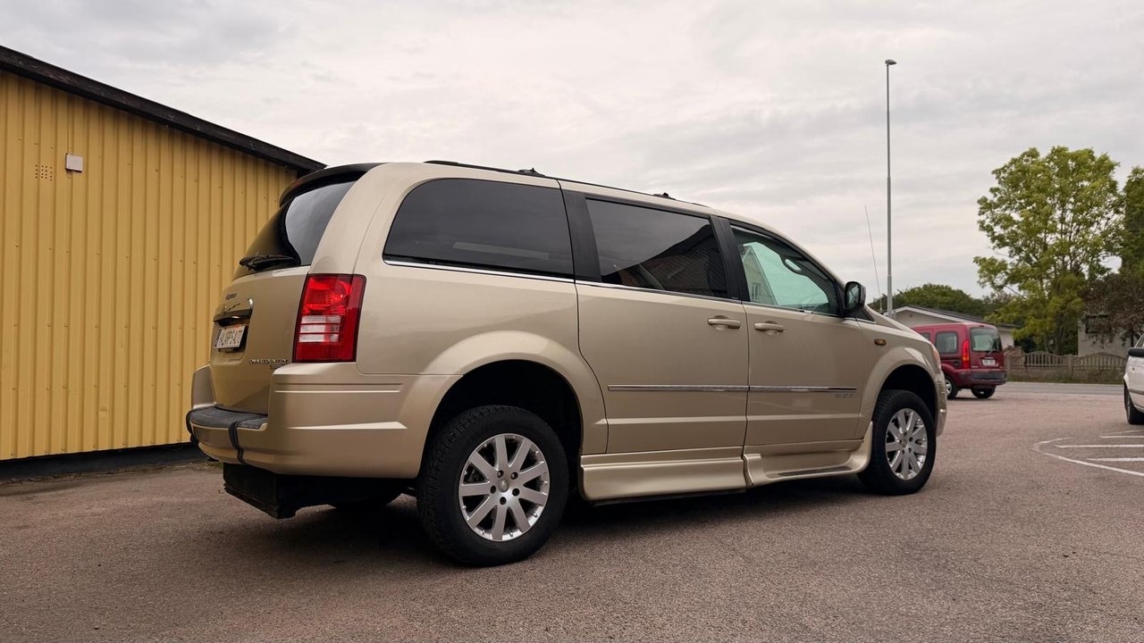 Chrysler Town & Country 2010, bild 4/10