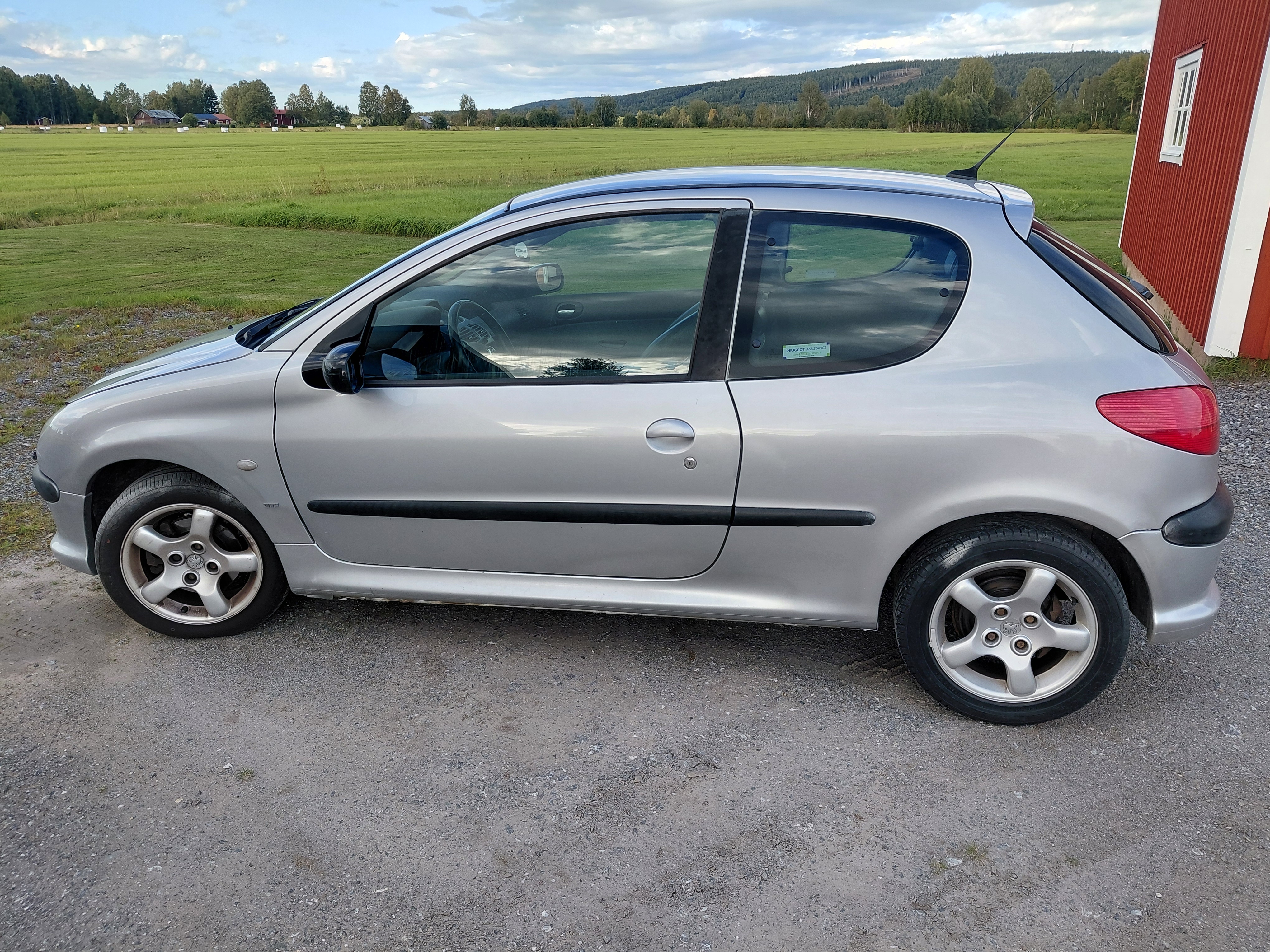 Peugeot 206 3-dörrar 2.0 Manuell 2001, bild 3/5