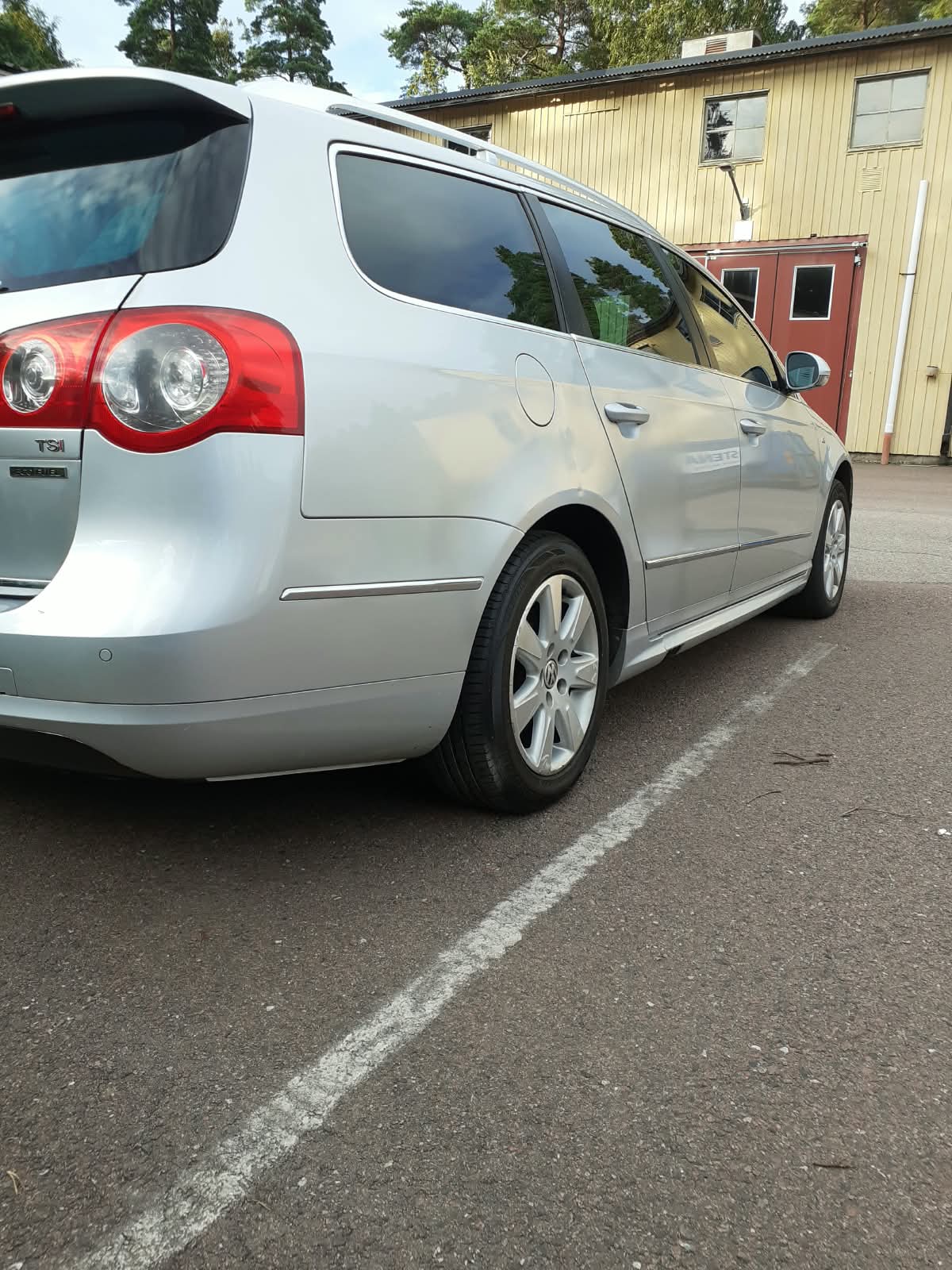 Volkswagen Passat 2010, photo 5/9