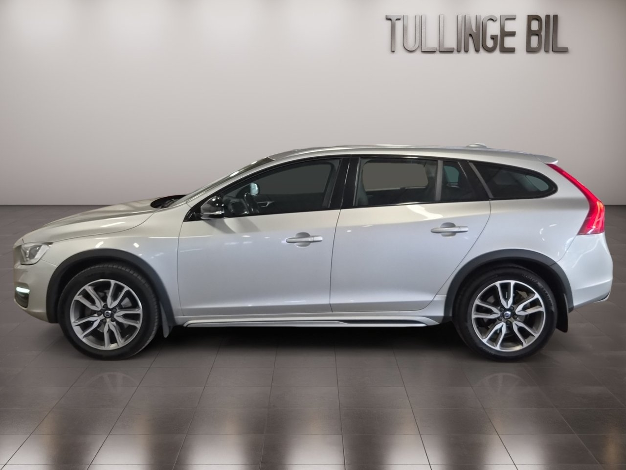 Volvo V60 Cross Country 2018, bild 2/10