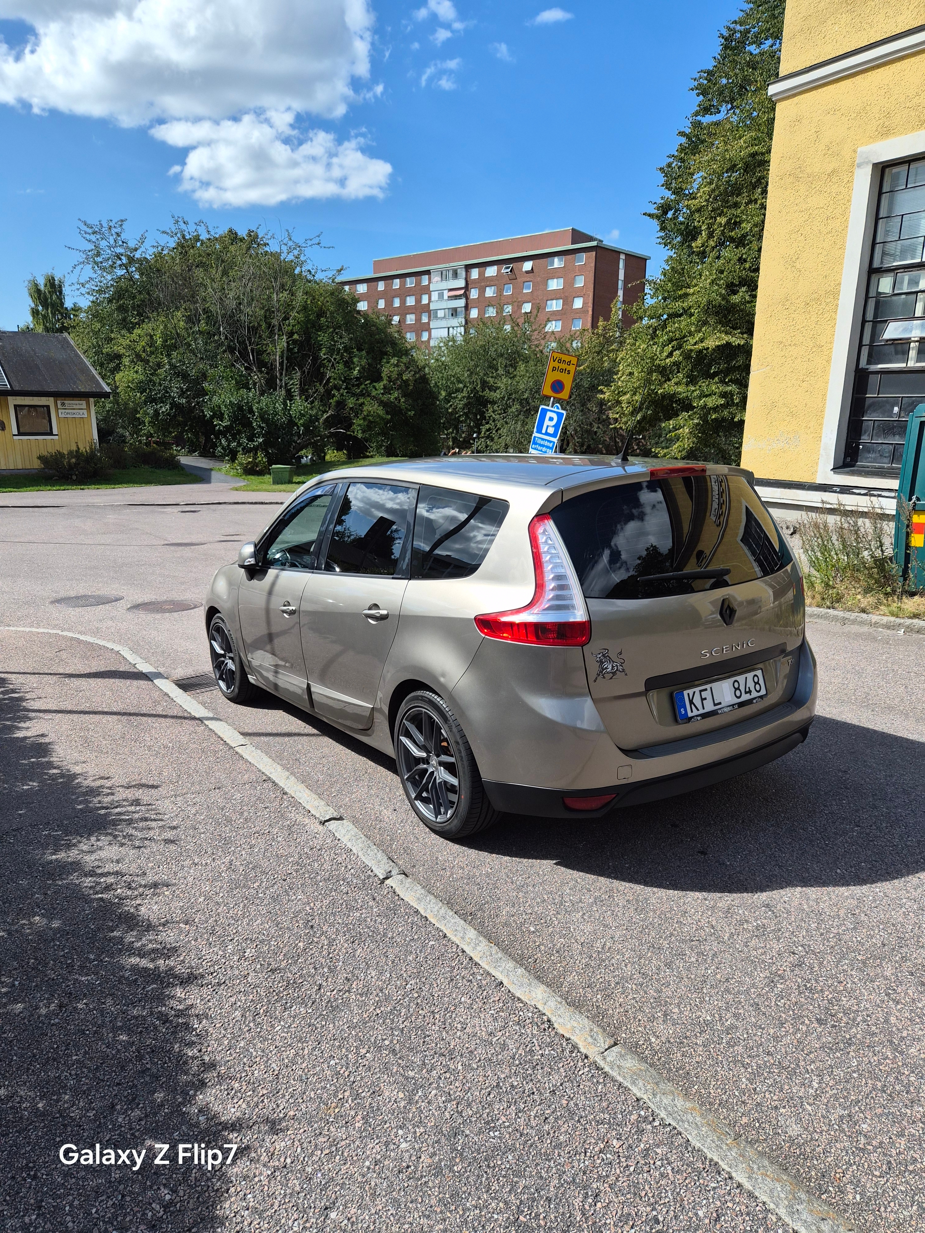 Renault Grand Scenic III 1.4 TCe Manuell 2010, bild 2/6
