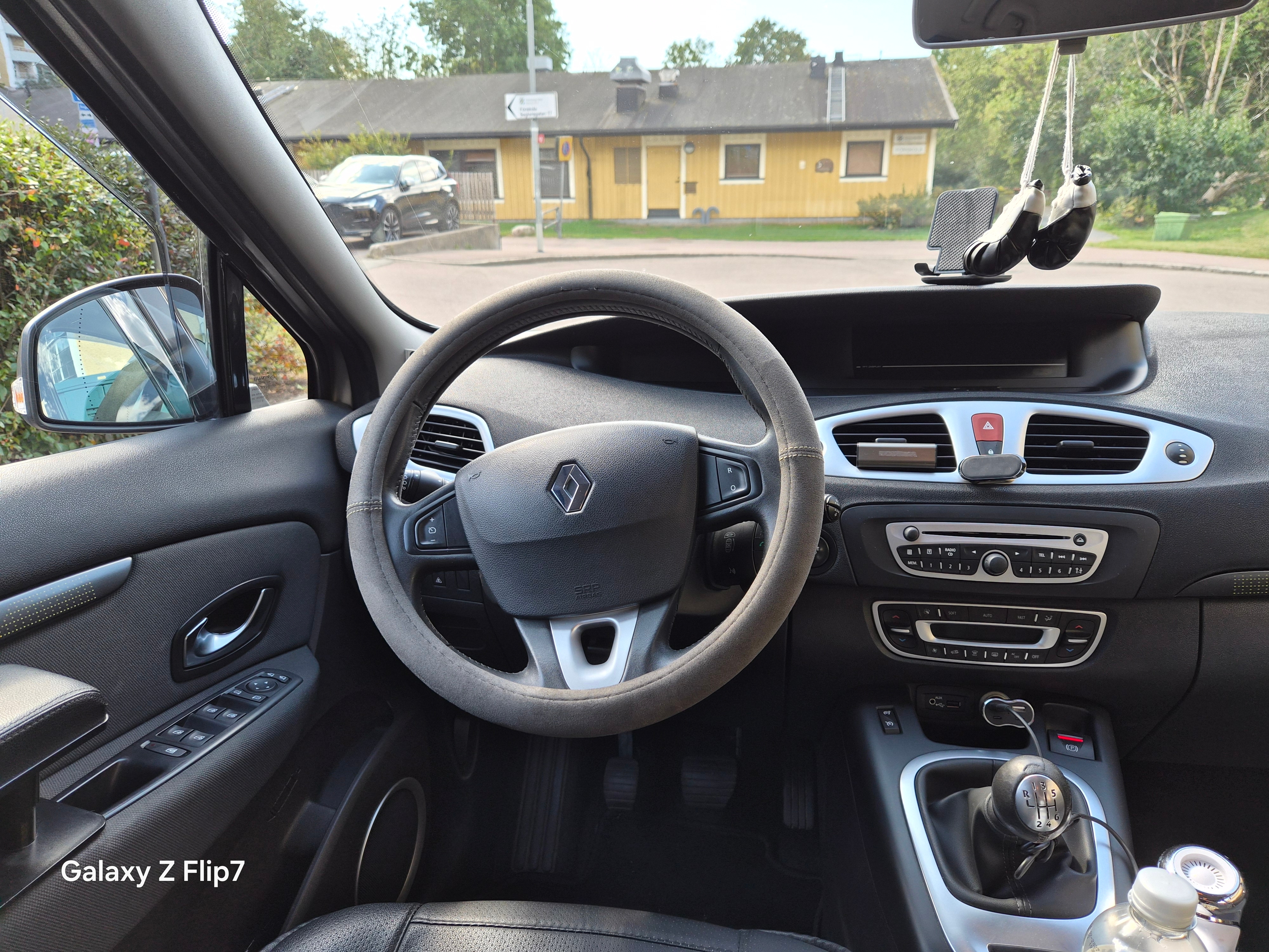 Renault Grand Scenic III 1.4 TCe Manuell 2010, bild 5/6