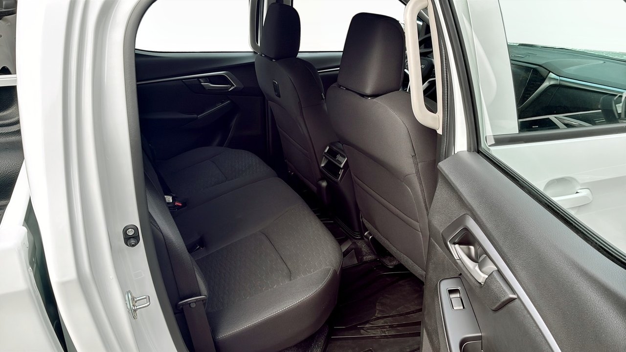Isuzu D-max XRM DOUBLE CAB AUT 2026, kuva 5/10