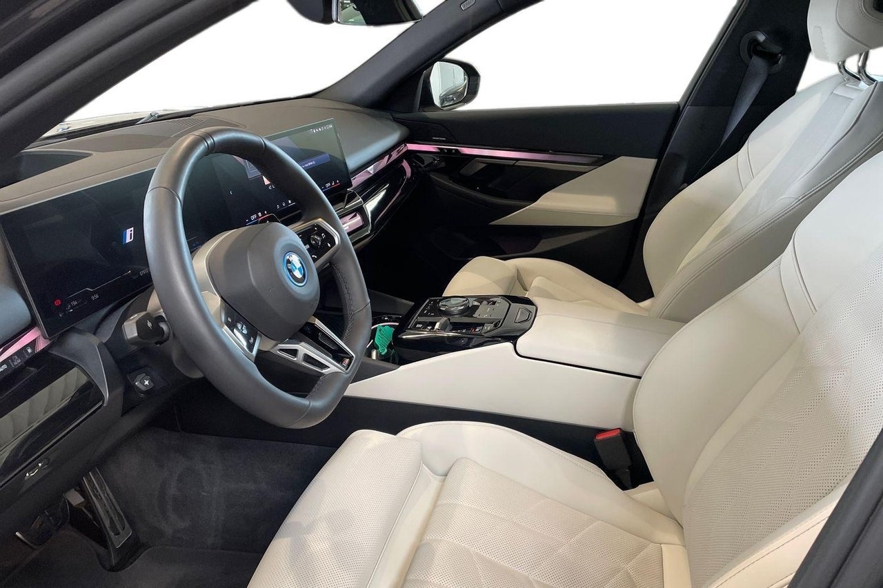 BMW 530 e xDrive Touring M-Sport 2026, bild 6/10
