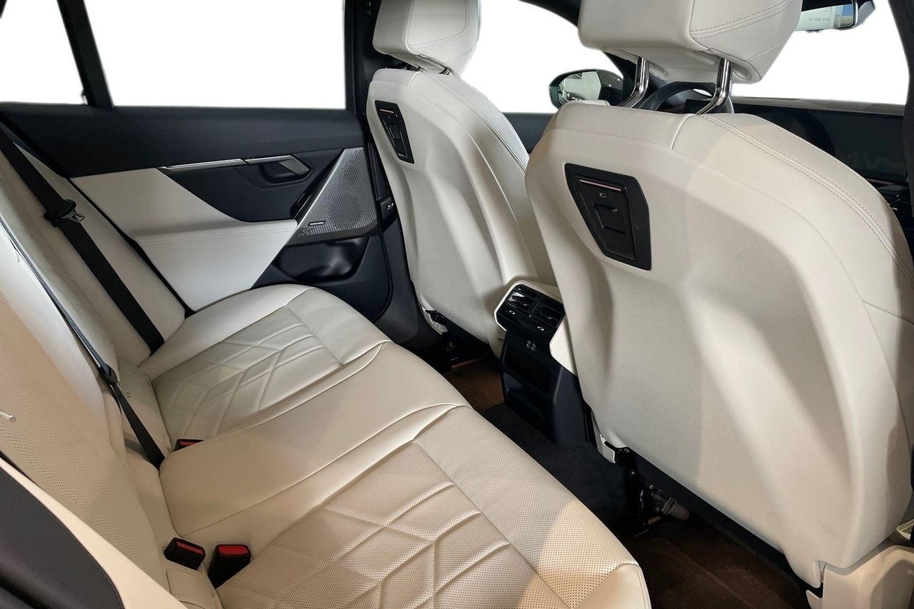 BMW 530 e xDrive Touring M-Sport 2026, bild 7/10