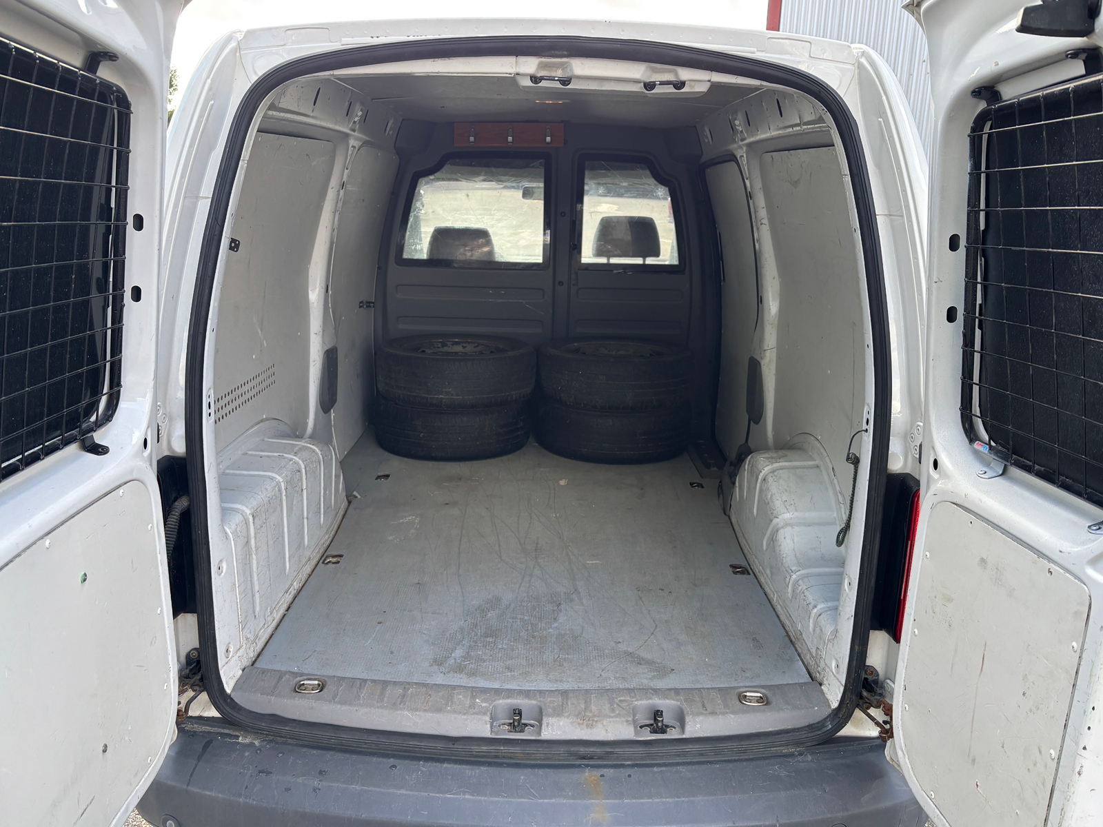 Volkswagen Caddy Maxi 2010, photo 6/8