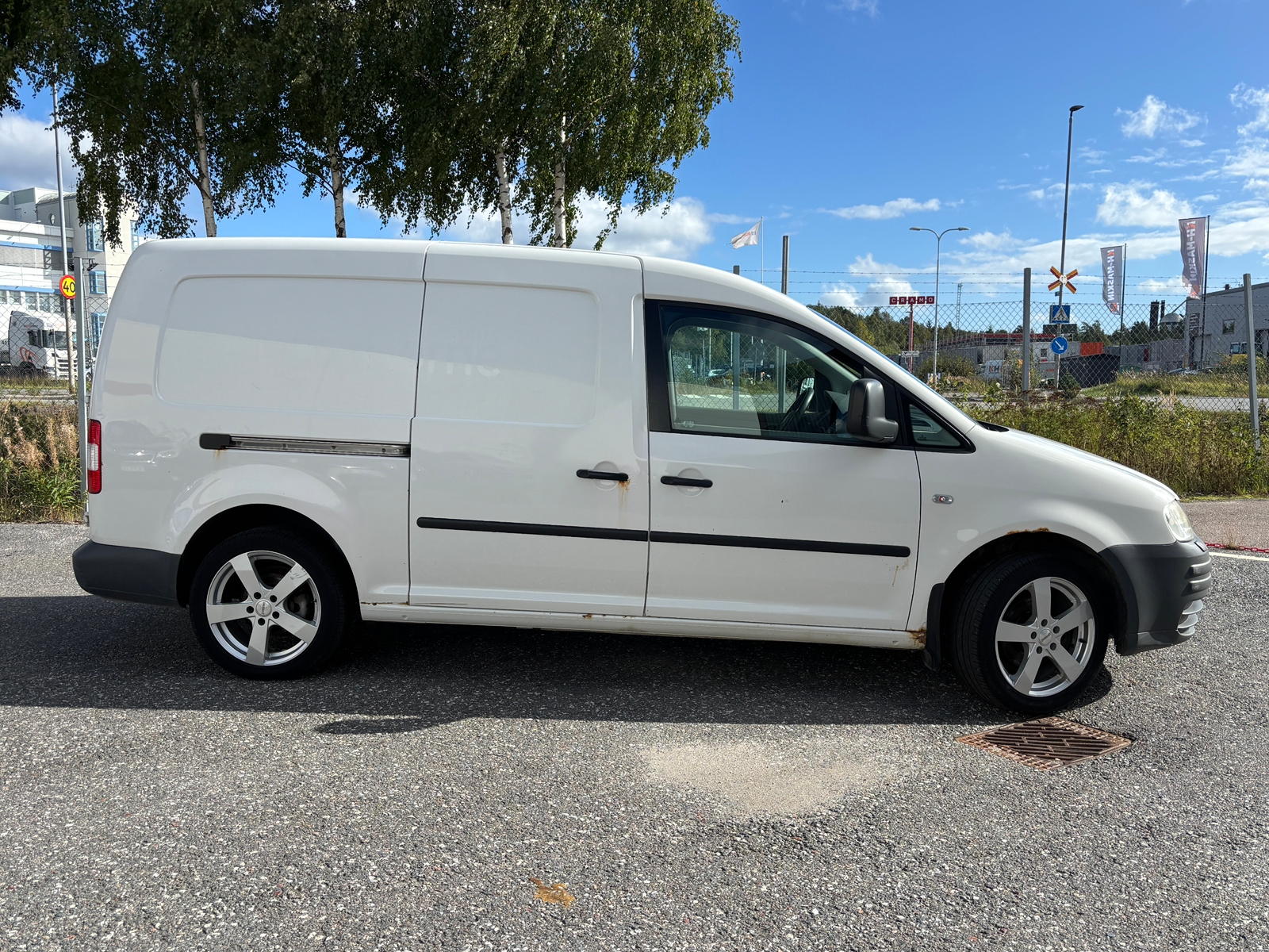 Volkswagen Caddy Maxi 2010, photo 2/8