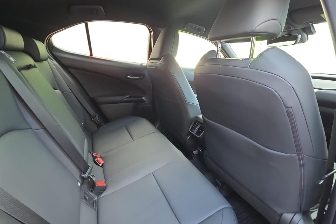 Lexus UX 2023, photo 7/10