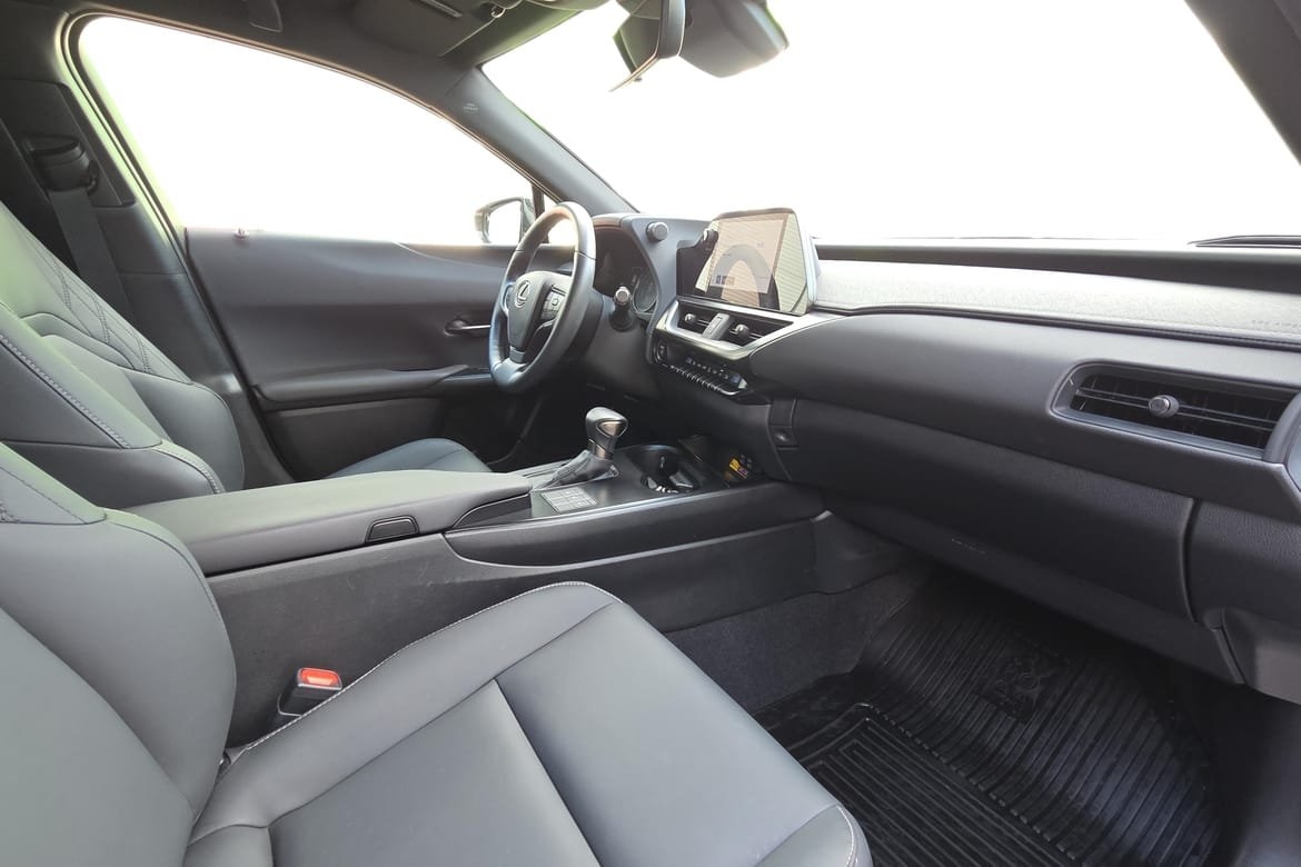Lexus UX 2023, photo 6/10